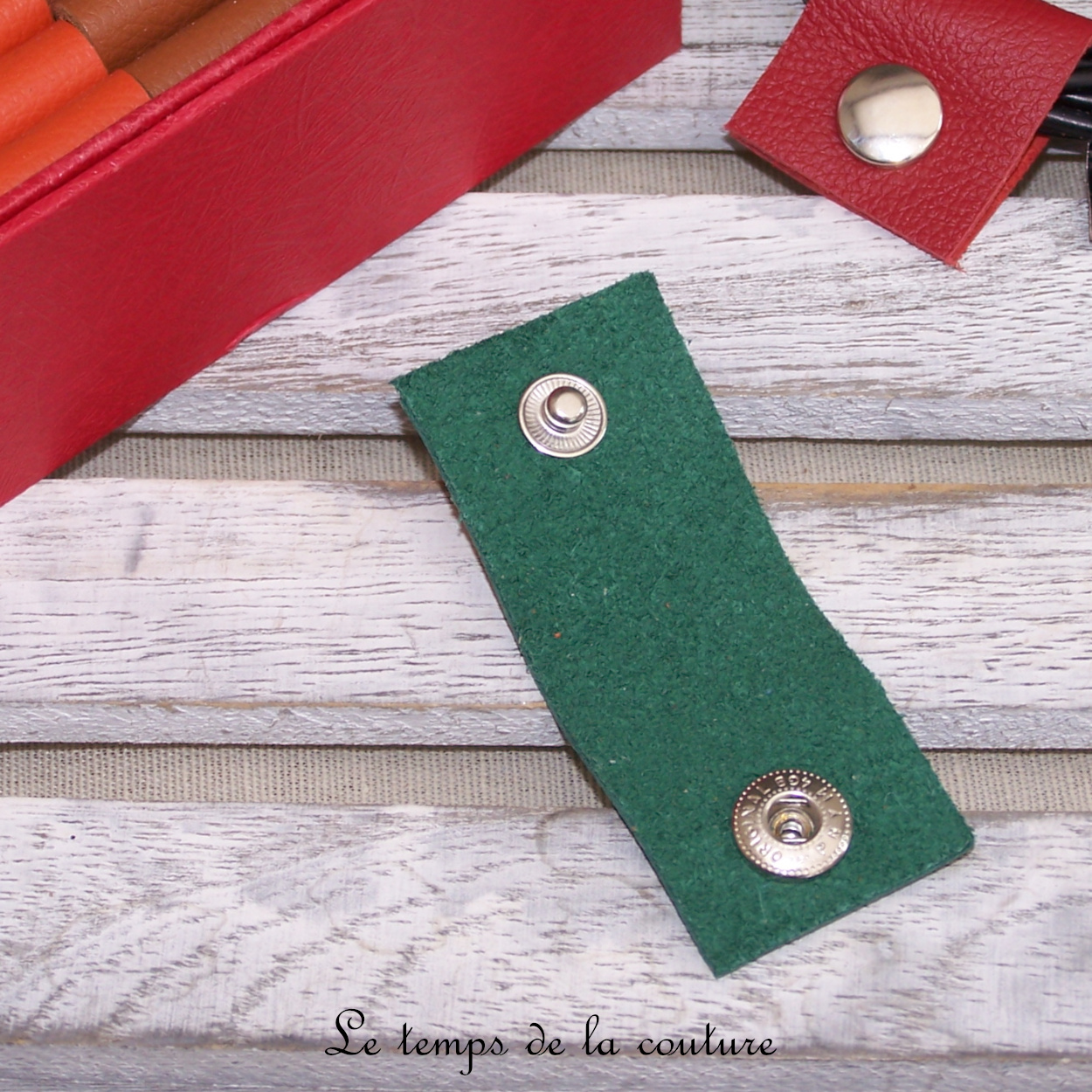 Cuir - serre cable - vert 01