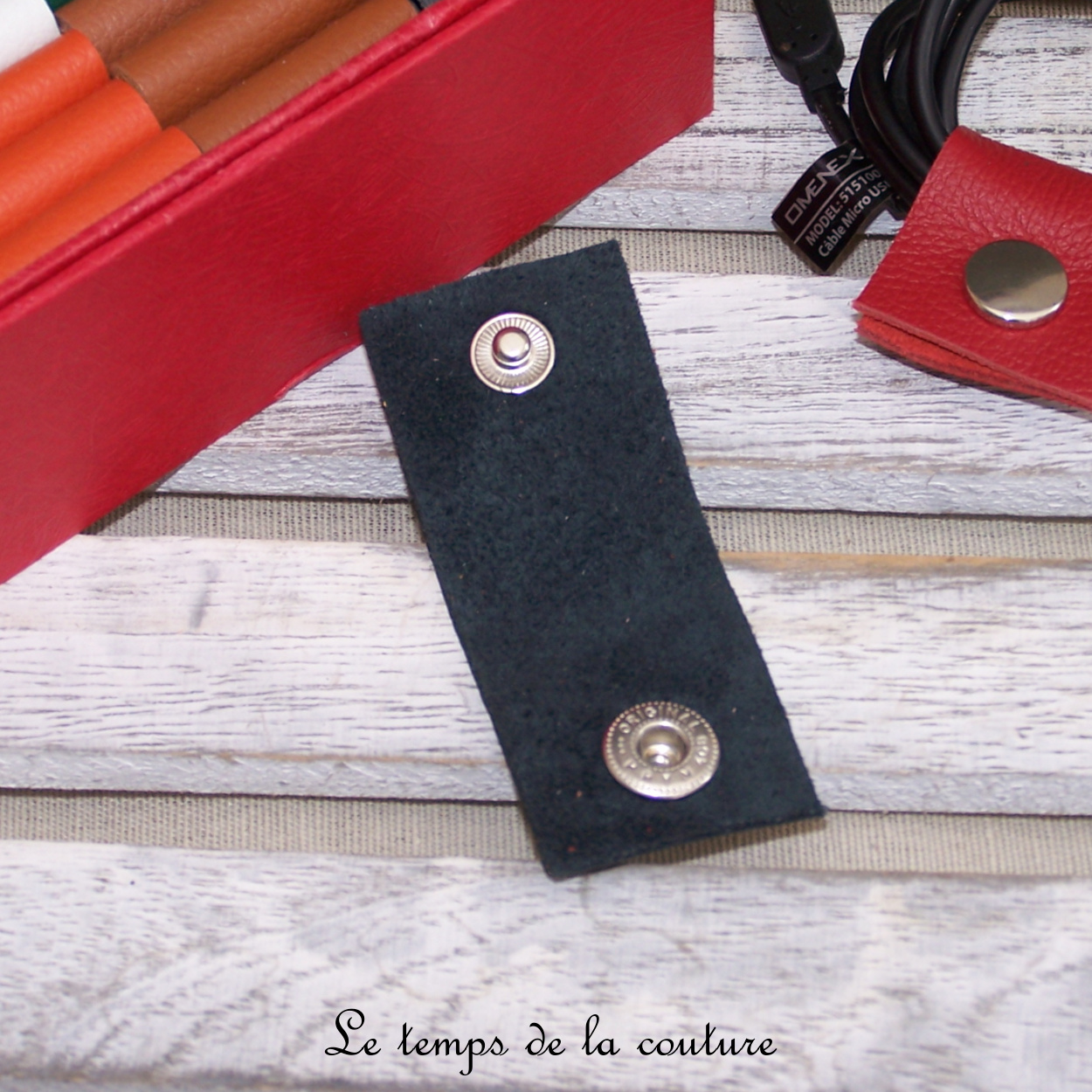 Cuir - serre cable - noir 01