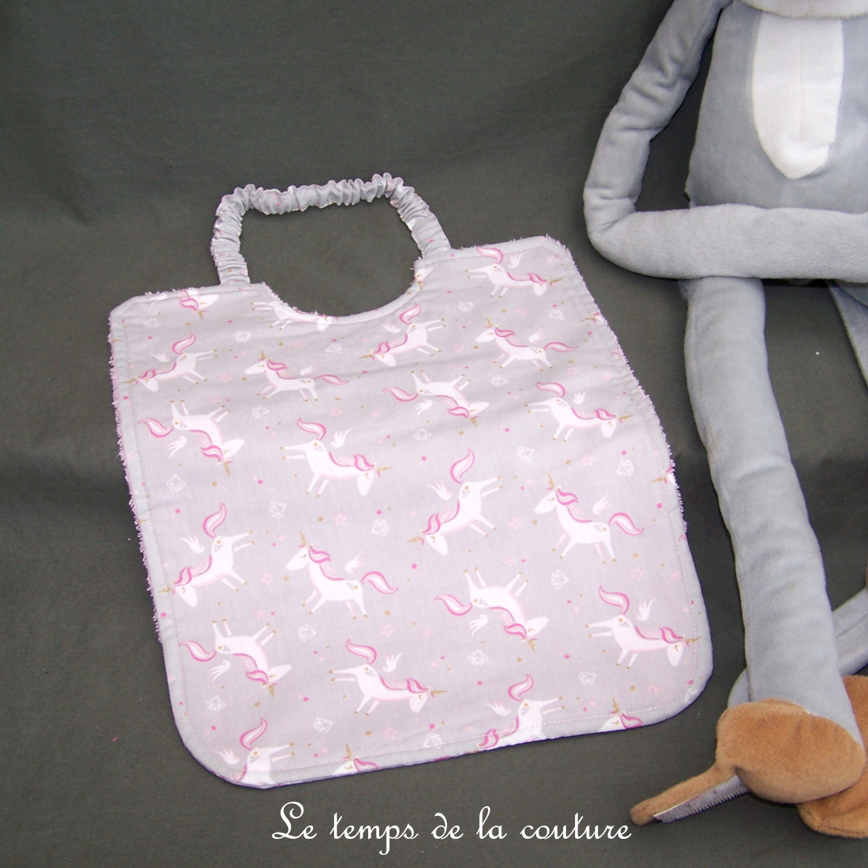 Enfant - bavoir double - rose pale et imp licorne grise 02