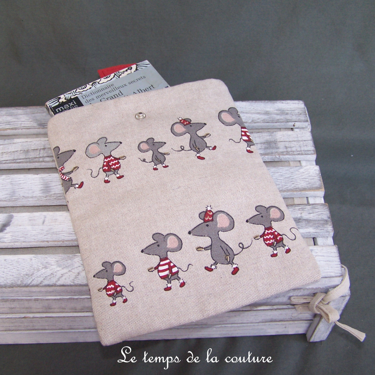 Protège livre - pochette cuir beige rouge souris 02