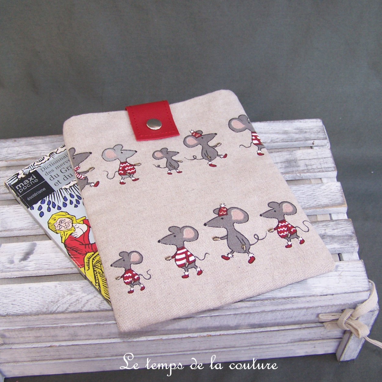 Protège livre - pochette cuir beige rouge souris 01