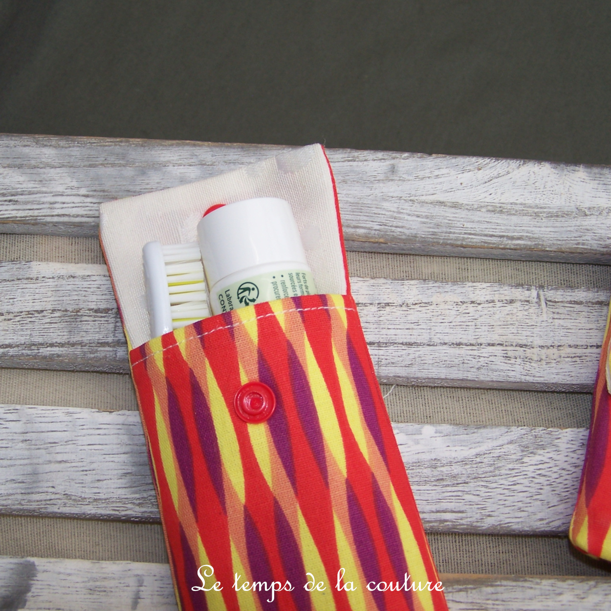 Sdb - pochette brosse a dent - orange jaune rouge violet geometrique 03
