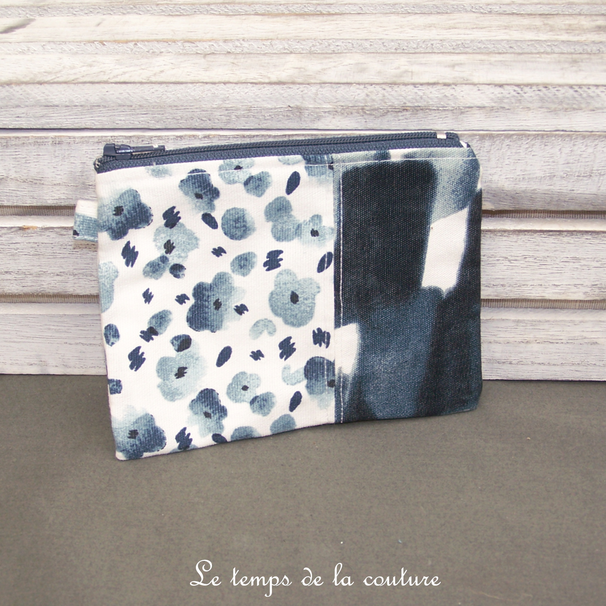 Pochette - droite - zippé - blanc bleu marine fleur géométrique 01