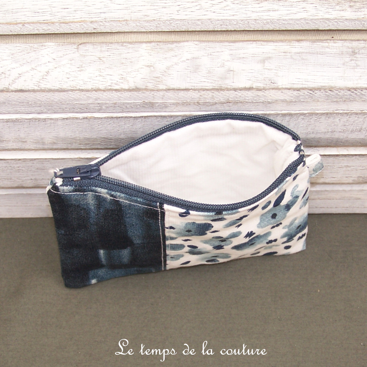 Pochette - droite - zippé - blanc bleu marine fleur géométrique 02