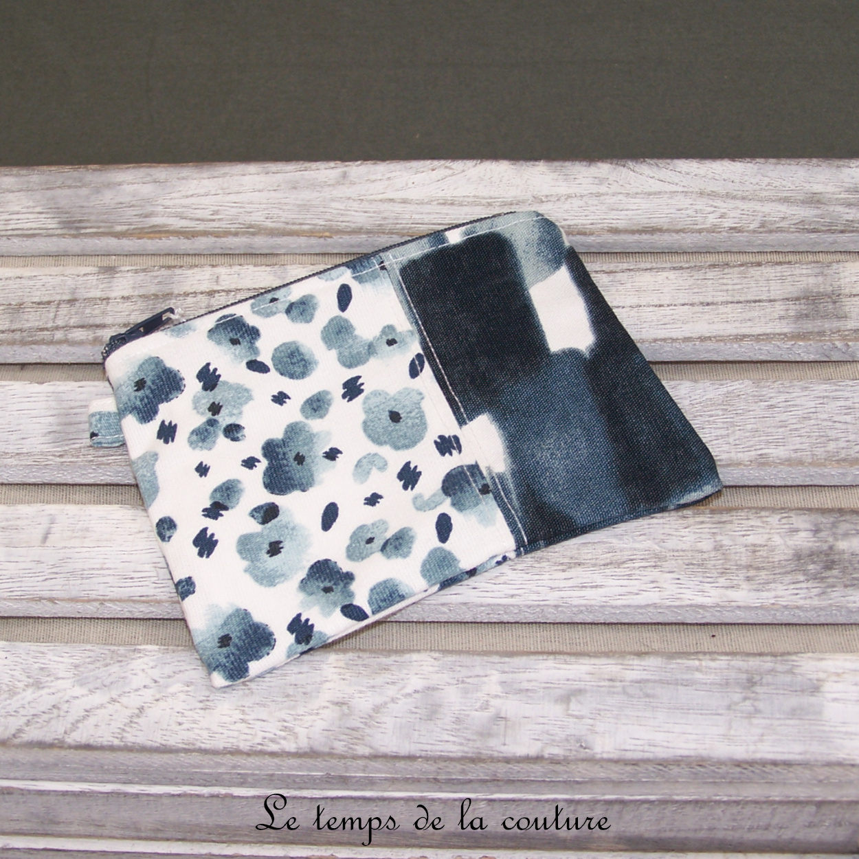 Pochette - droite - zippé - blanc bleu marine fleur géométrique 04