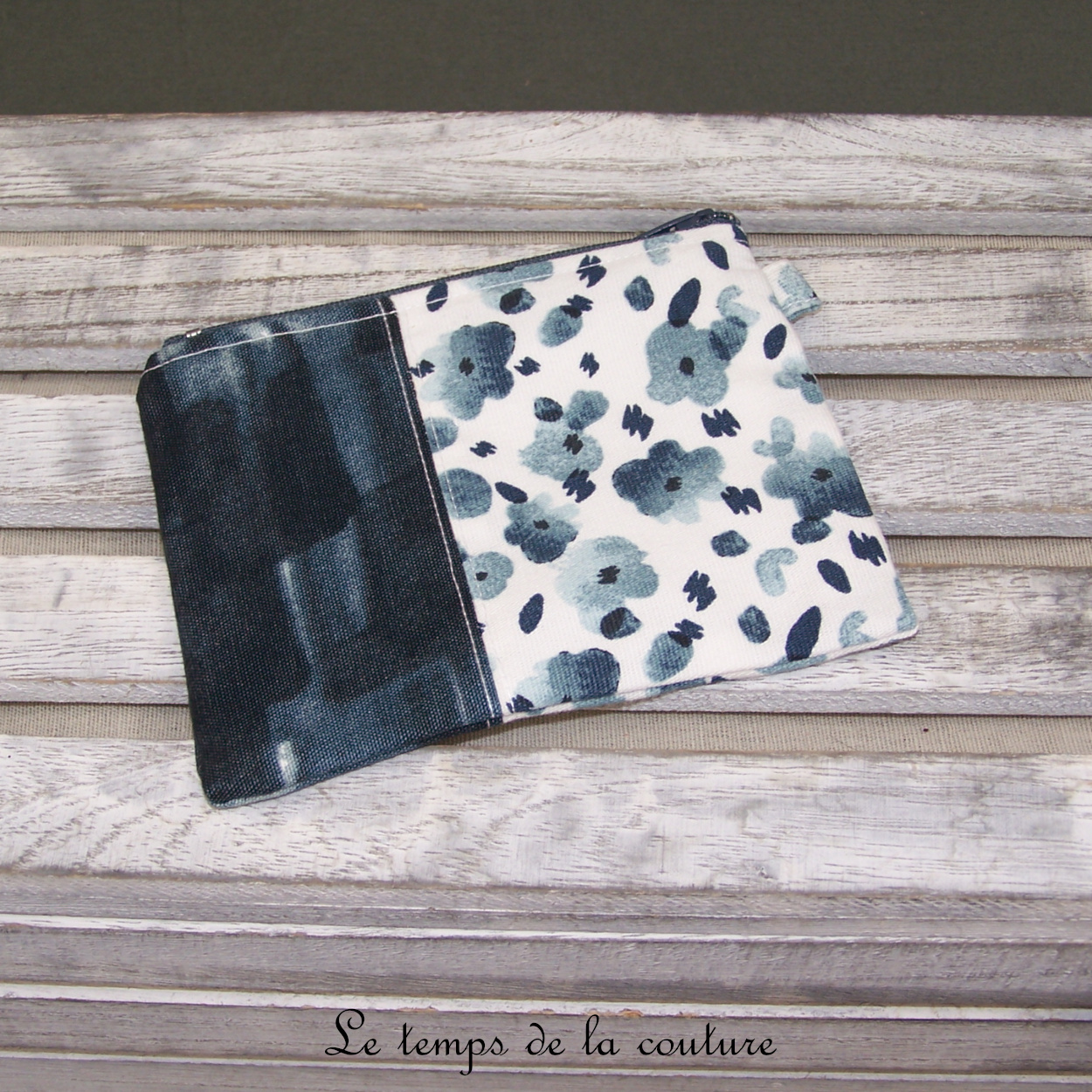Pochette - droite - zippé - blanc bleu marine fleur géométrique 05