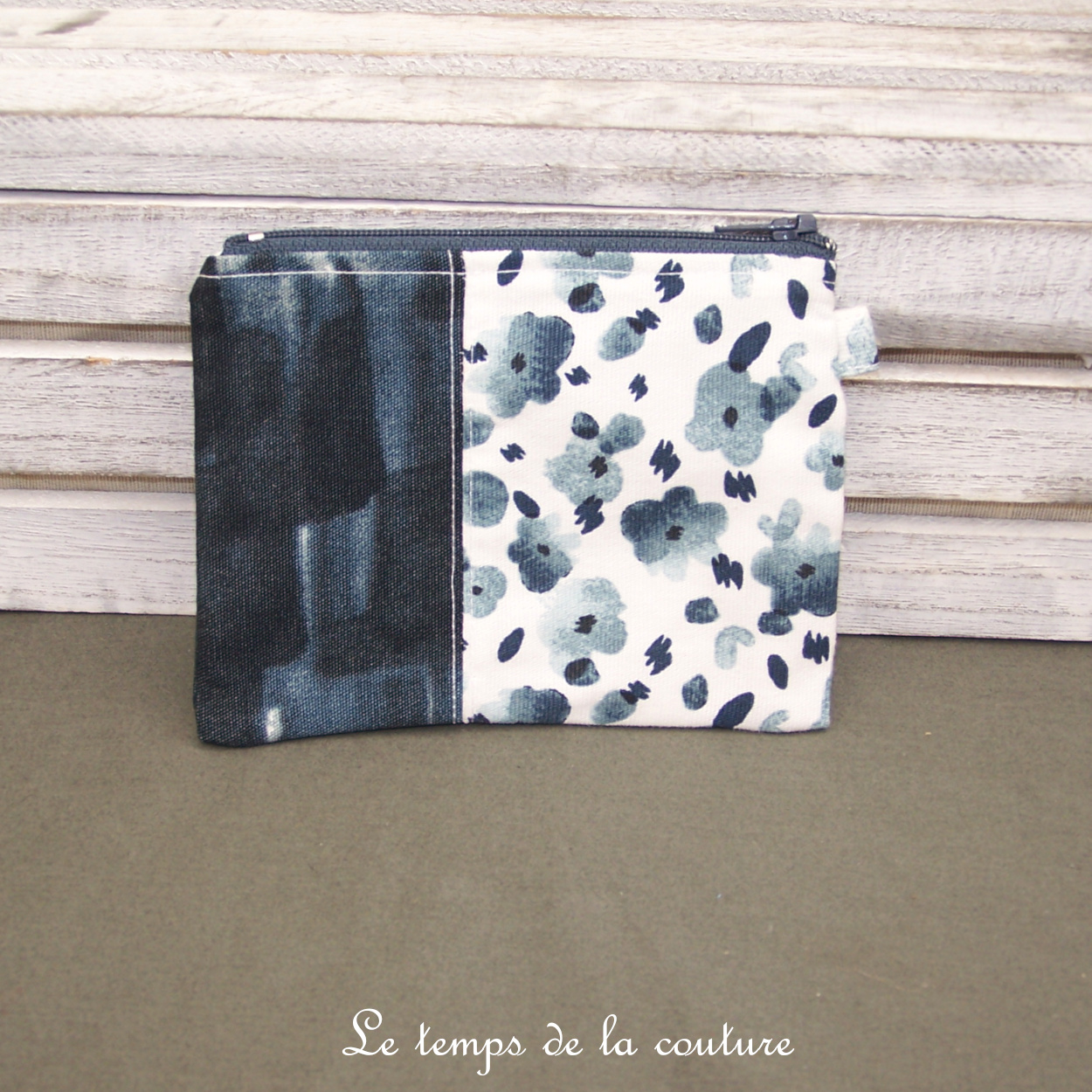 Pochette - droite - zippé - blanc bleu marine fleur géométrique 06