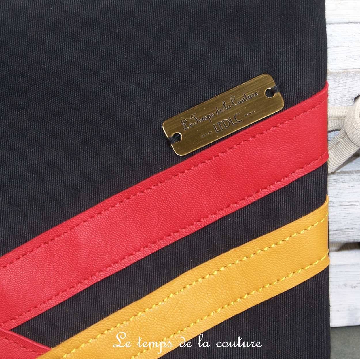 Cuir - pochette trousse - noir rouge jaune orange - 02