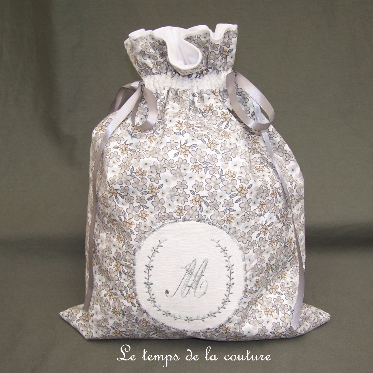 Sac - pochon - gris beige blanc petite fleur liberty broderie M - 03