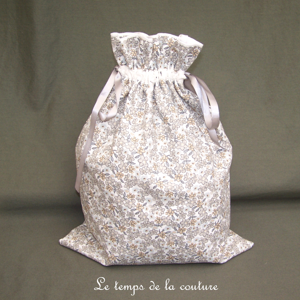 Sac - pochon - gris beige blanc petite fleur liberty broderie M - 05