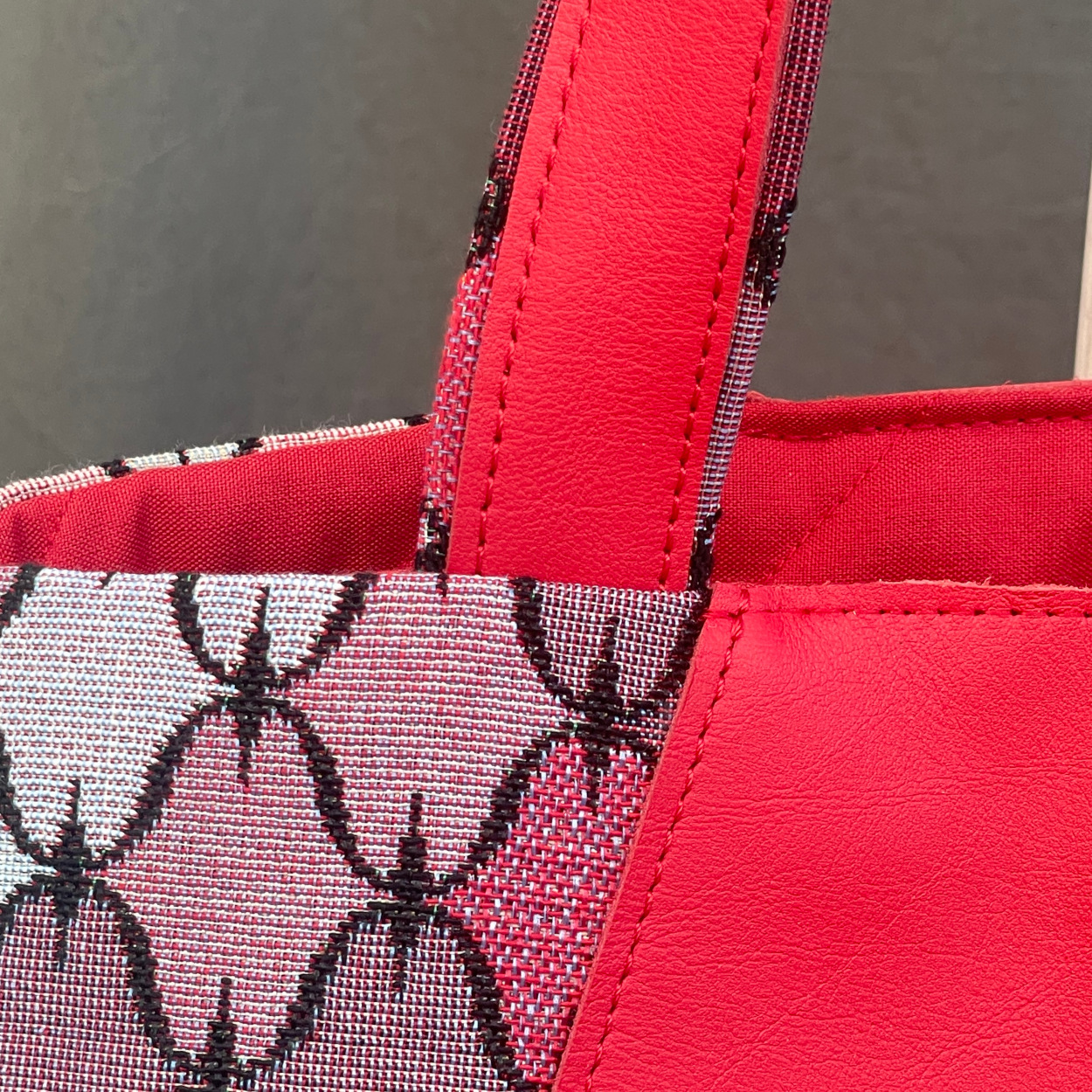 Cuir - Sac trapeze - rouge et multicolore - 08