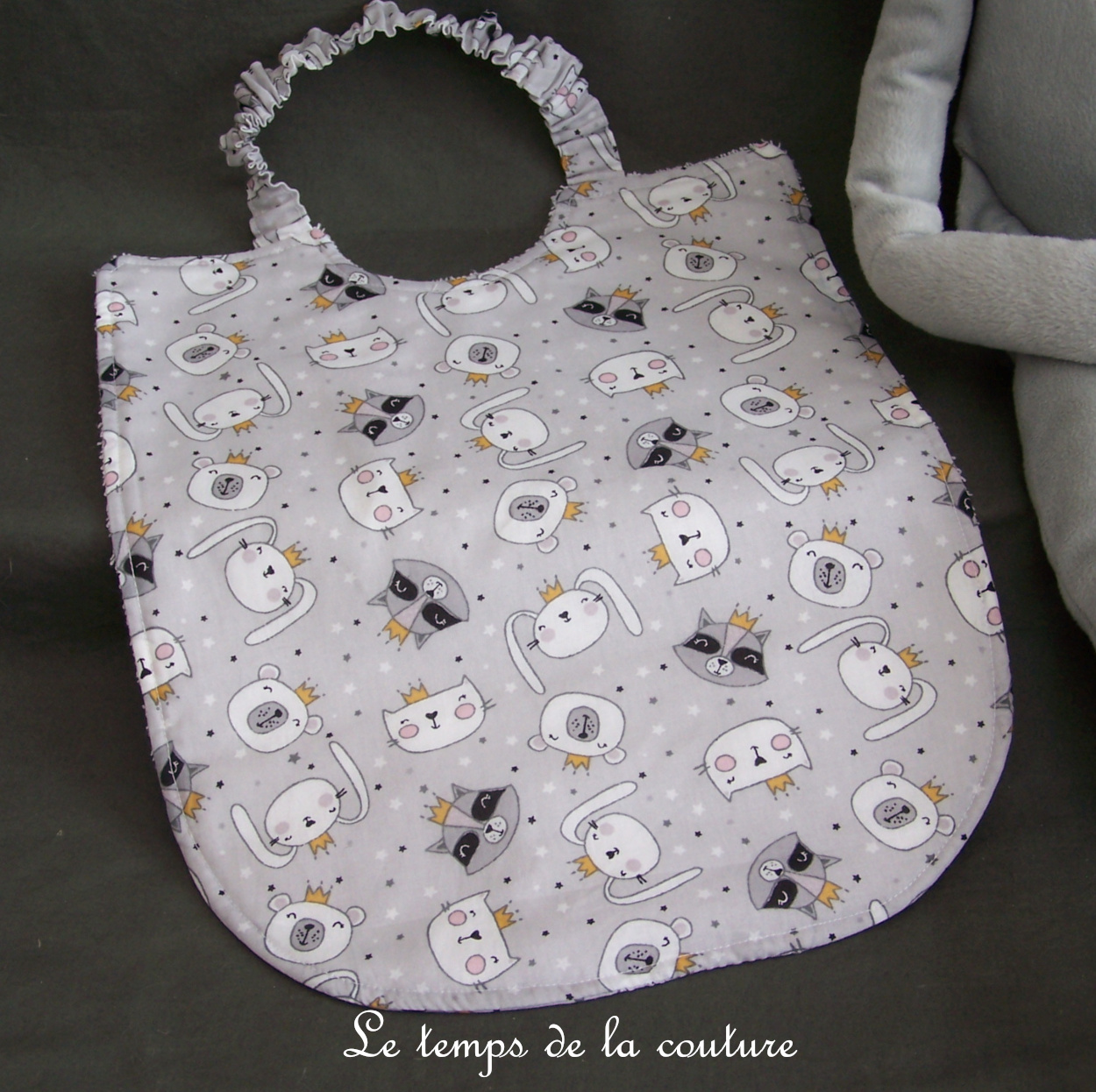 Enfant - bavoir double - blanc motif raton laveur lapin gris noir moutarde 03