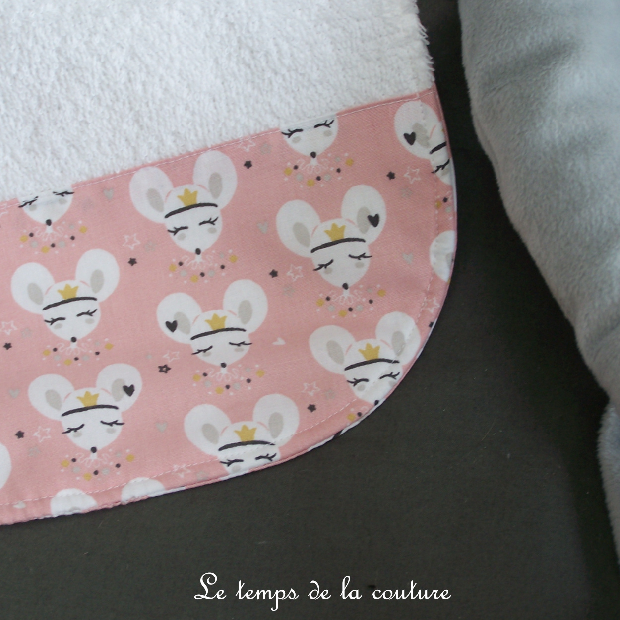 Enfant - bavoir double - blanc motif princesse souris rose saumon moutarde 03