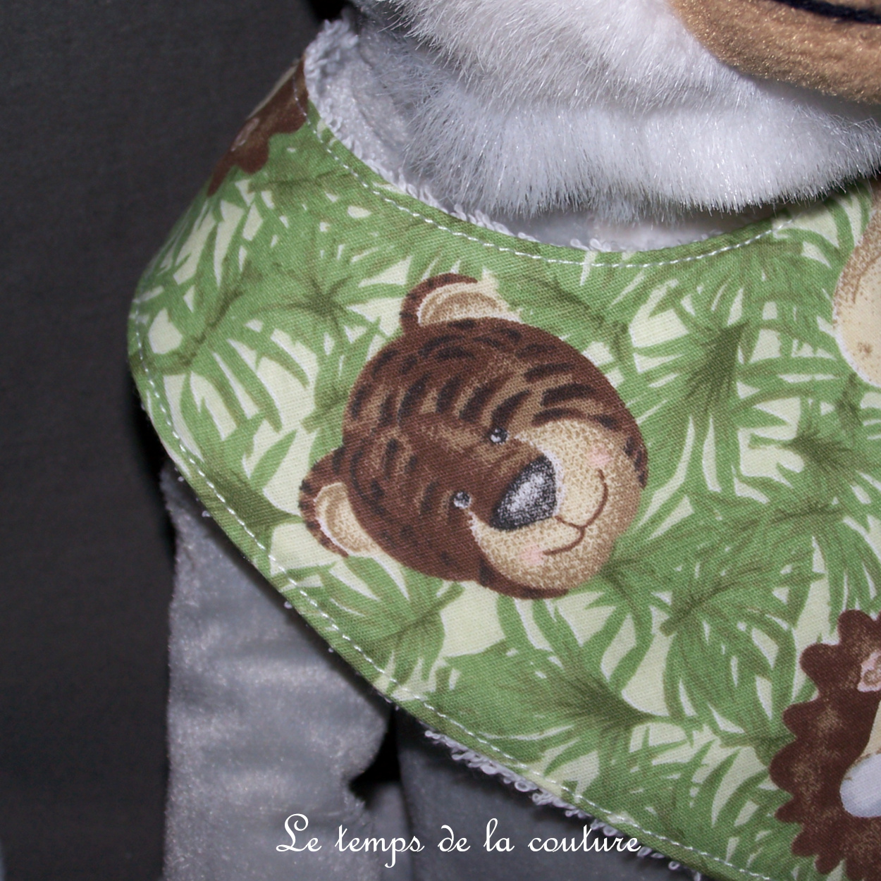 Enfant - bavoir bandana - animaux jungle anis marron 11