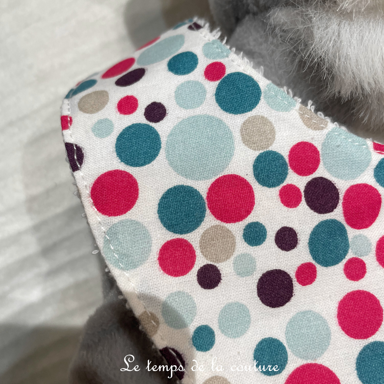 Enfant - bavoir bandana - blanc bulle rose turquoise violet - 03