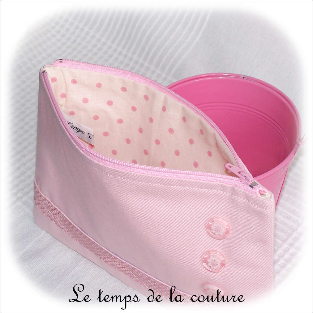 Pochette - droite - zippé - rose croco et boutons03 - GFC