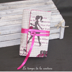 Protège livre - gris beige rose fuchsia silhouette 01