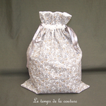 Sac - pochon - gris beige blanc petite fleur liberty broderie M - 05