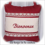 Coussin porte - Carré - rouge unie dentelle bienvenue02 - GFC