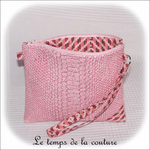 Pochette - droite - zippé - rose simili geometrique rose bordeaux avec dragonne02 - Z