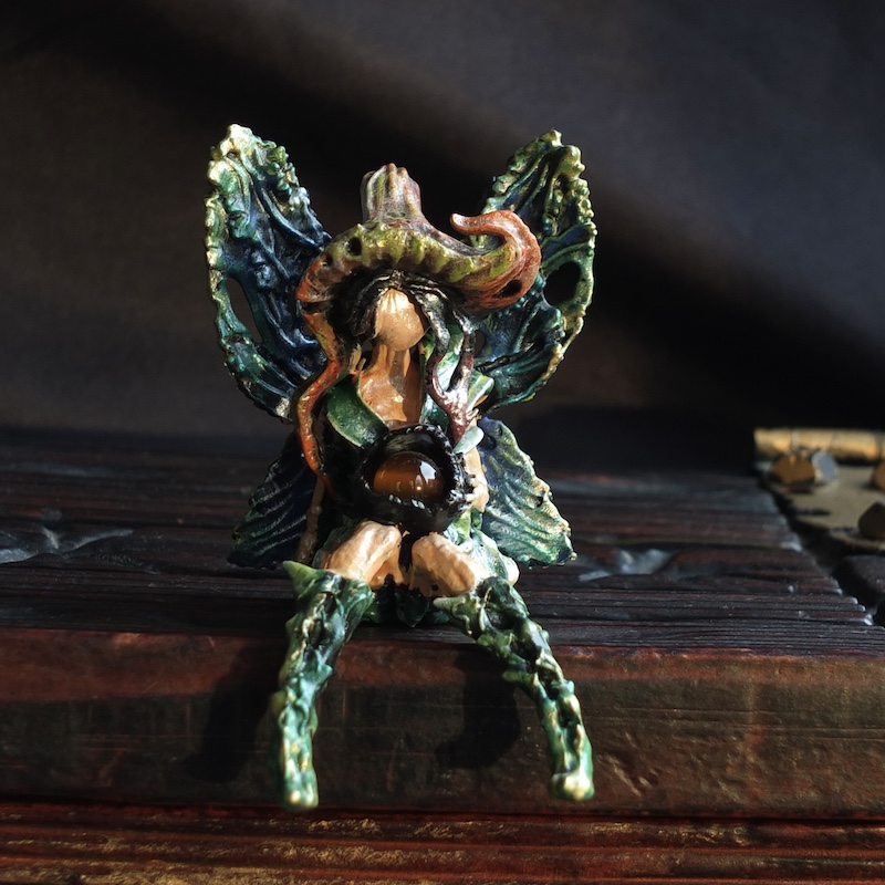 Figurine %22Brindille ailée%22 Cornaline 1
