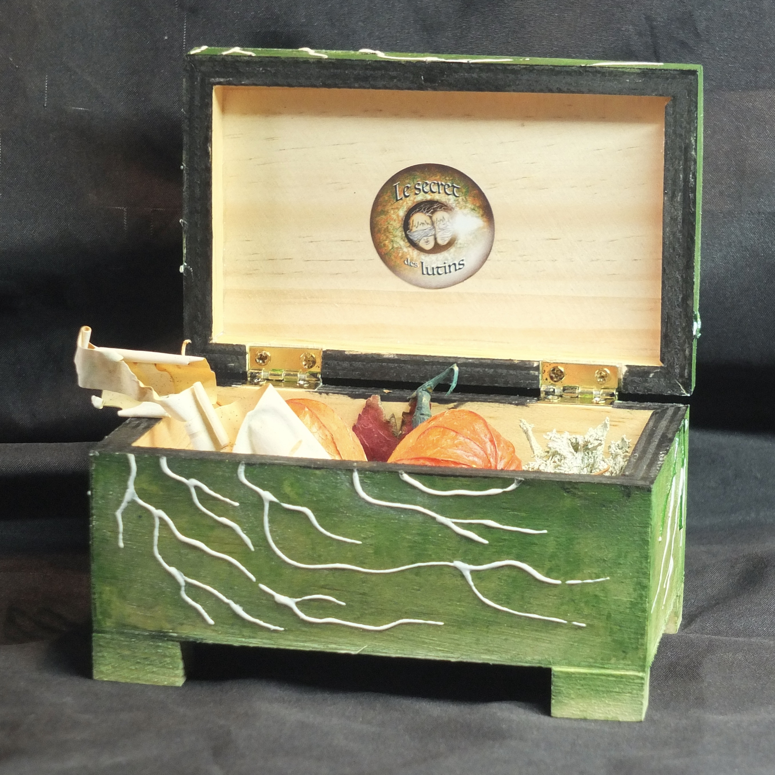 Coffret magique personnalisé La cabane des petits êtres avec figurine artisanale GM 1.