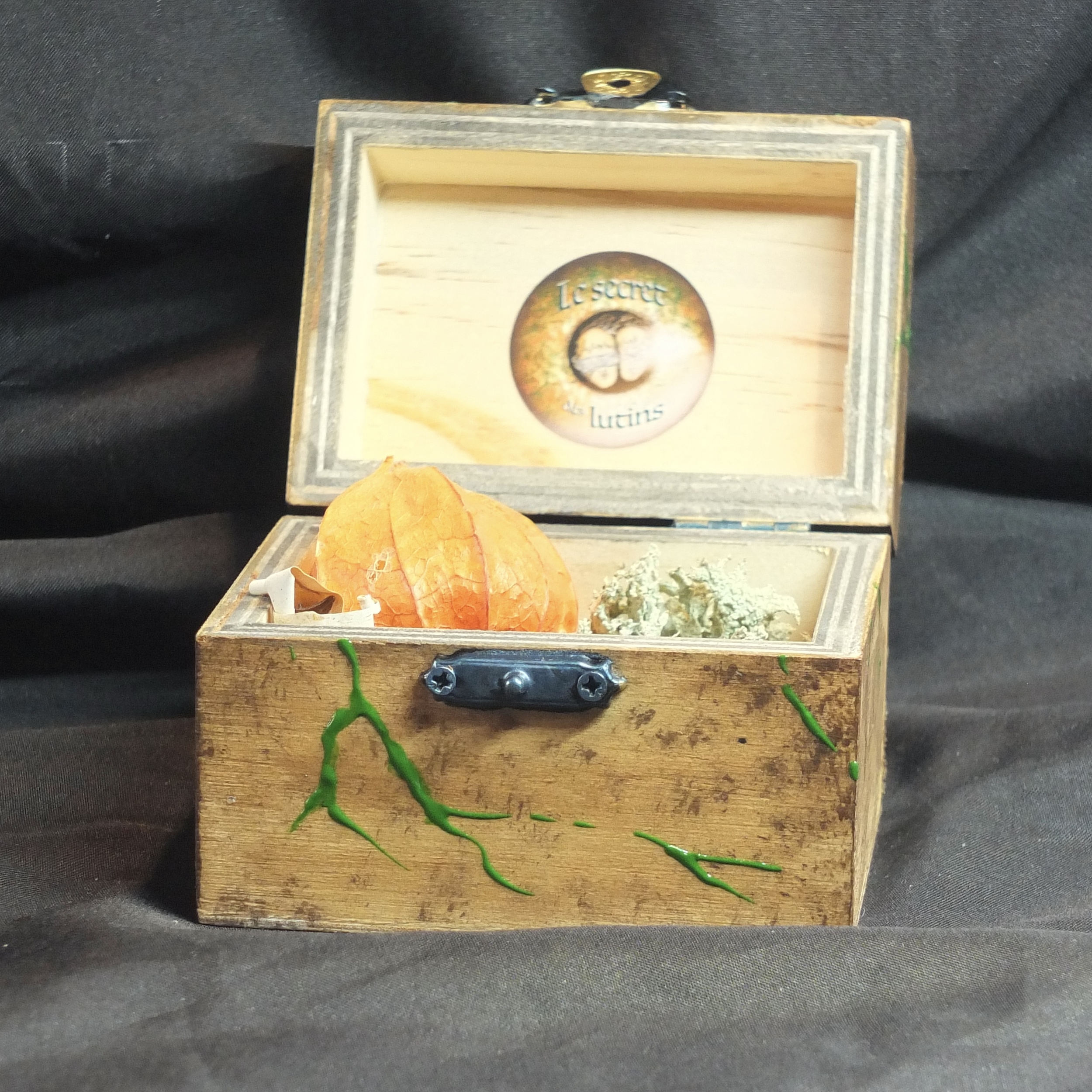 Coffret en bois personnalisé Le conteur avec figurine artisanale MM 4