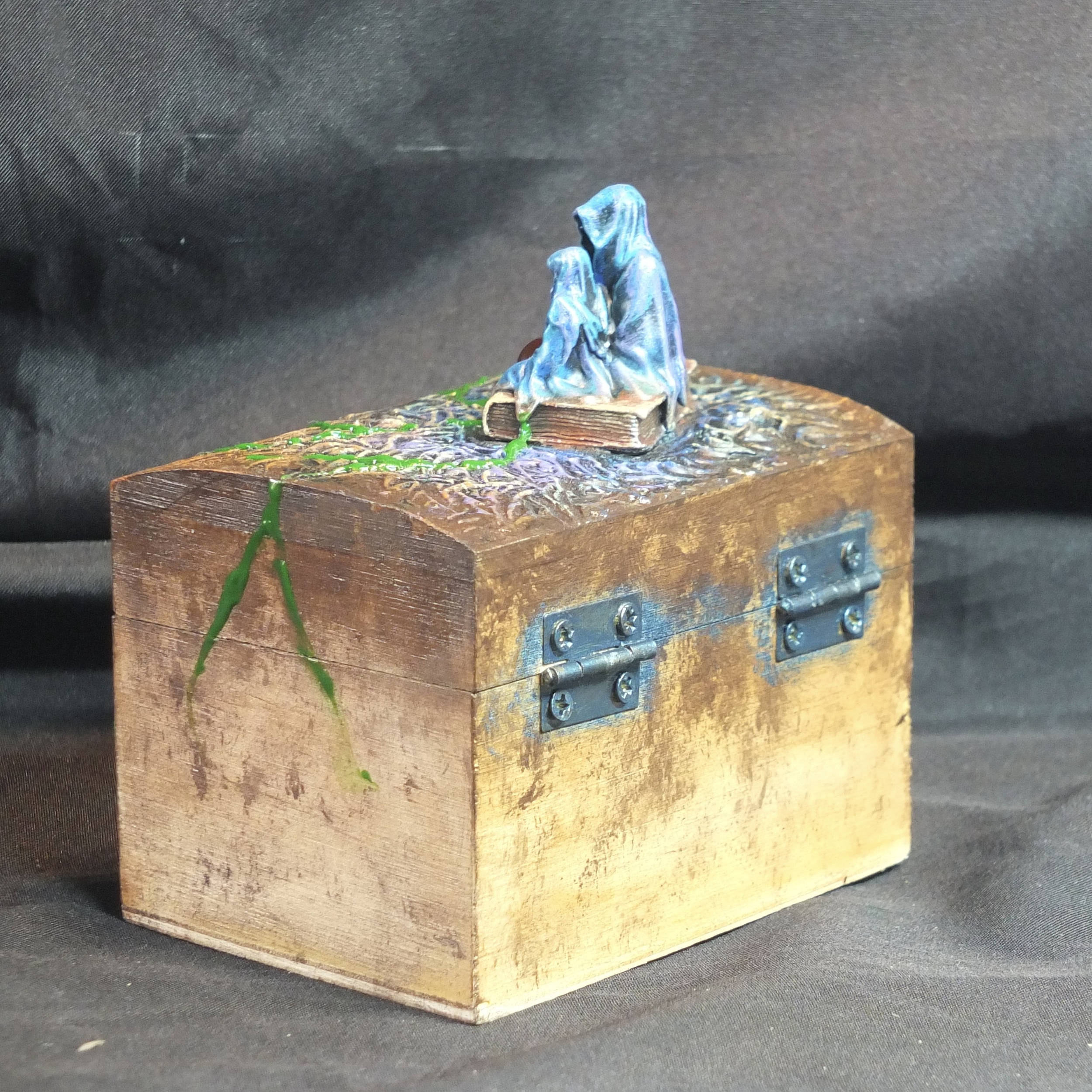Coffret en bois personnalisé Le conteur avec figurine artisanale MM 1