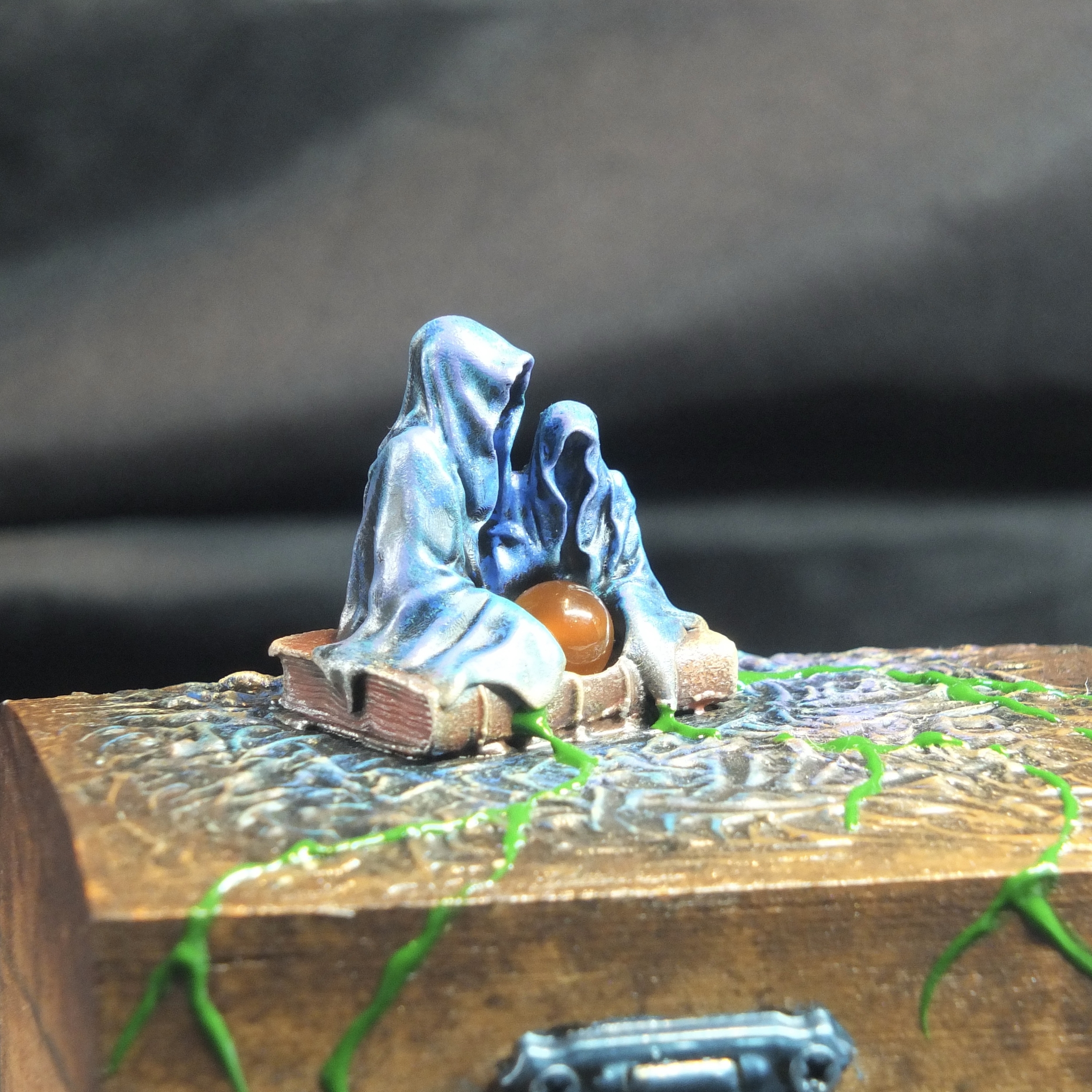 Coffret en bois personnalisé Le conteur avec figurine artisanale MM 2