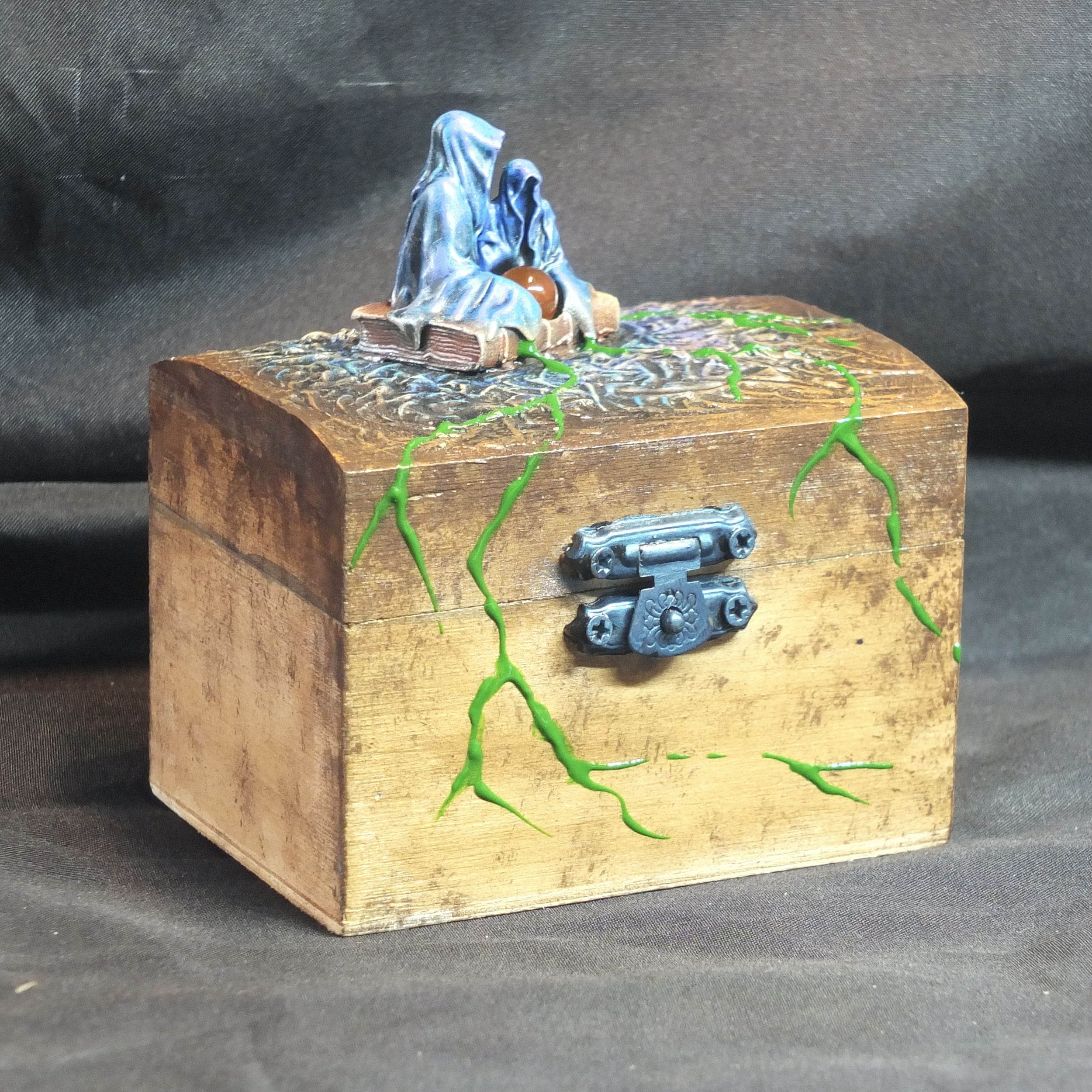 Coffret en bois personnalisé Le conteur avec figurine artisanale MM 3