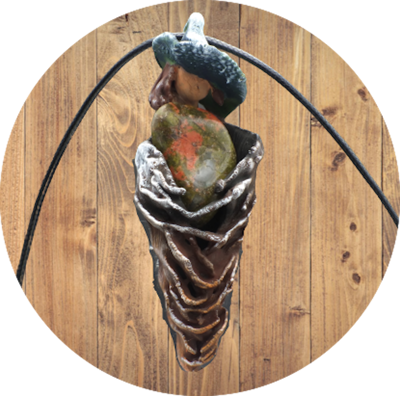 Pendentif_Unakite_GM_-_Pendentif_pierre_naturelle_Gaia_Portefaix_-_Le_secret_des_lutins_-removebg-preview
