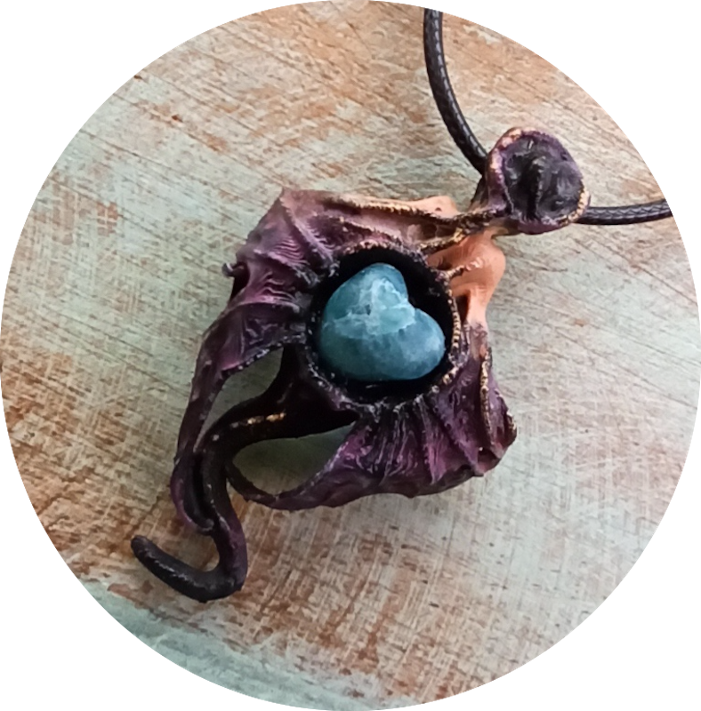 Pendentif Dragonnière de Pern Apatite 2 - Pierre naturelle Gaia Passion - Le secret des lutins..png