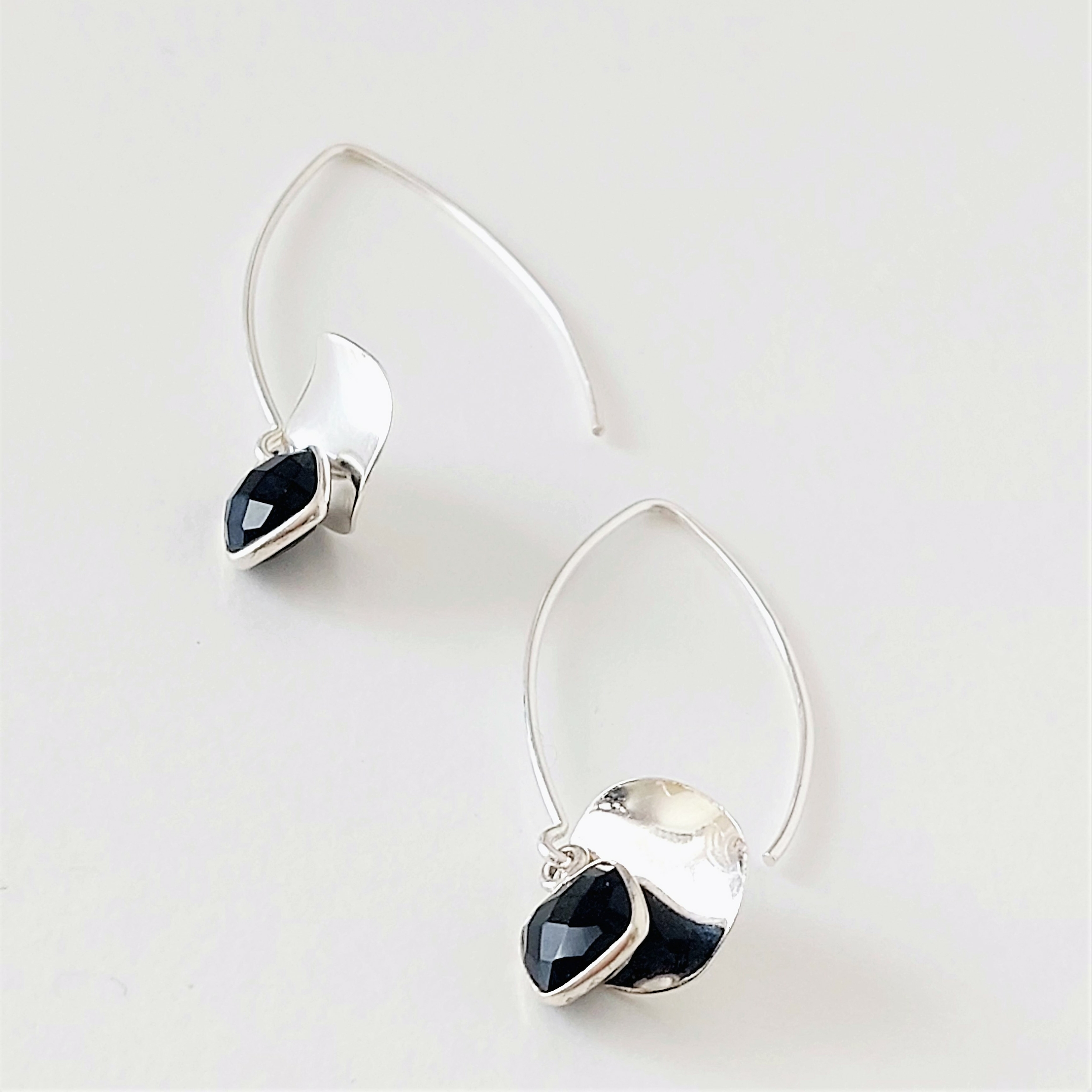 ARMANCE-onyx-BOUCLESDOREILLES-ARGENT925-LINSOLENTEBIJOUX