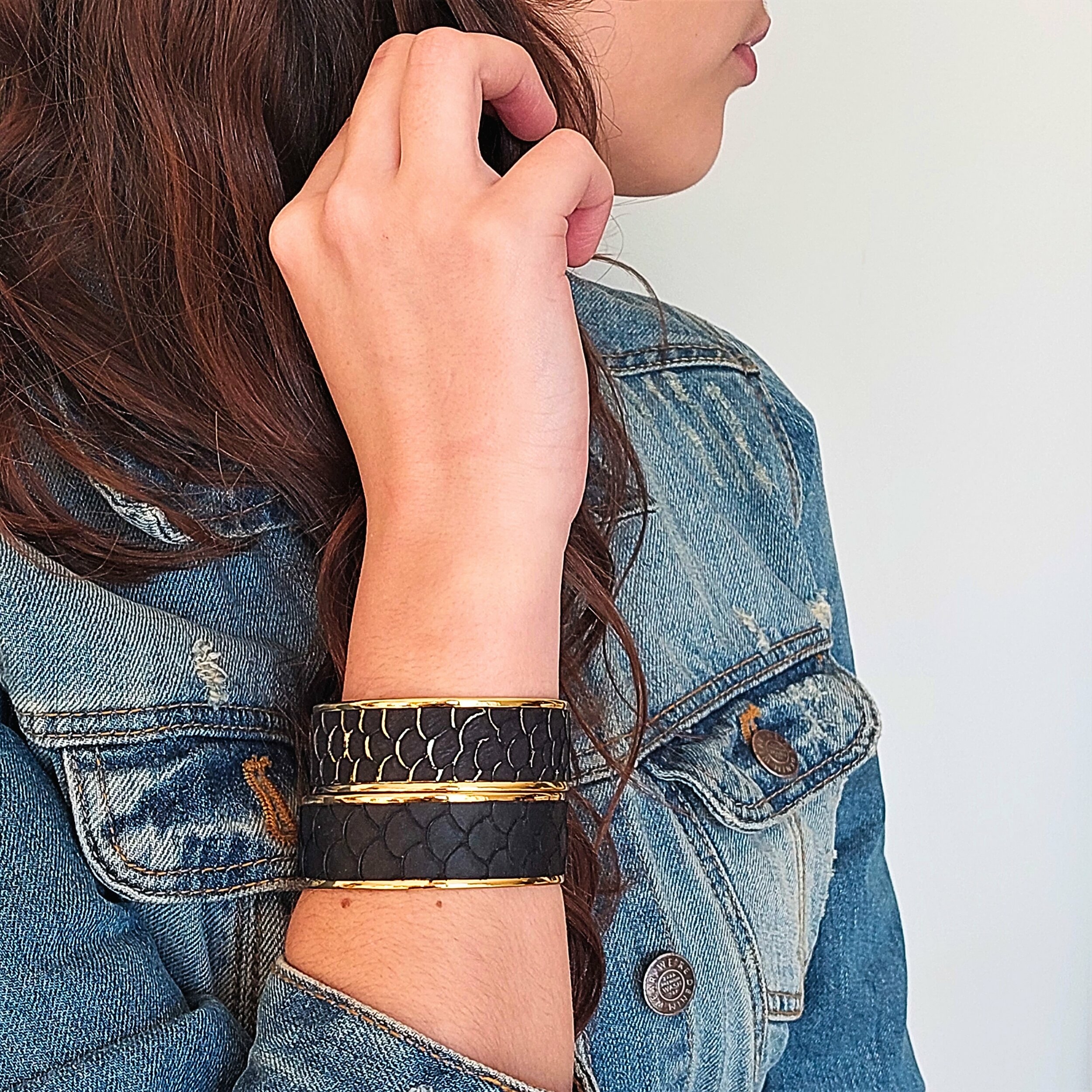 bracelet- manchette-femme-cuir-véritable-georgia-noir-mat-or