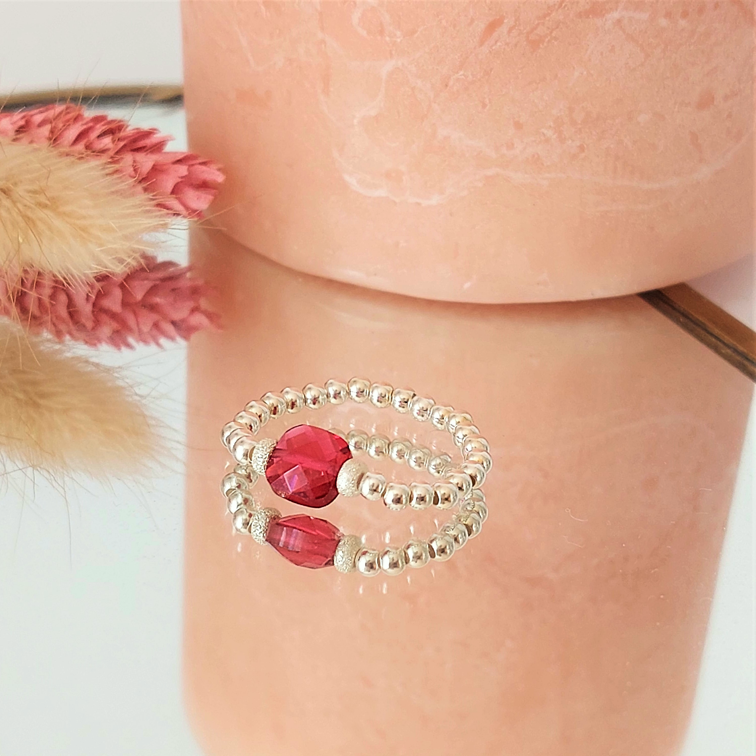 elisa-bague-femme-perle-verre-rubis-elastique-argent-925-linsolente-bijoux