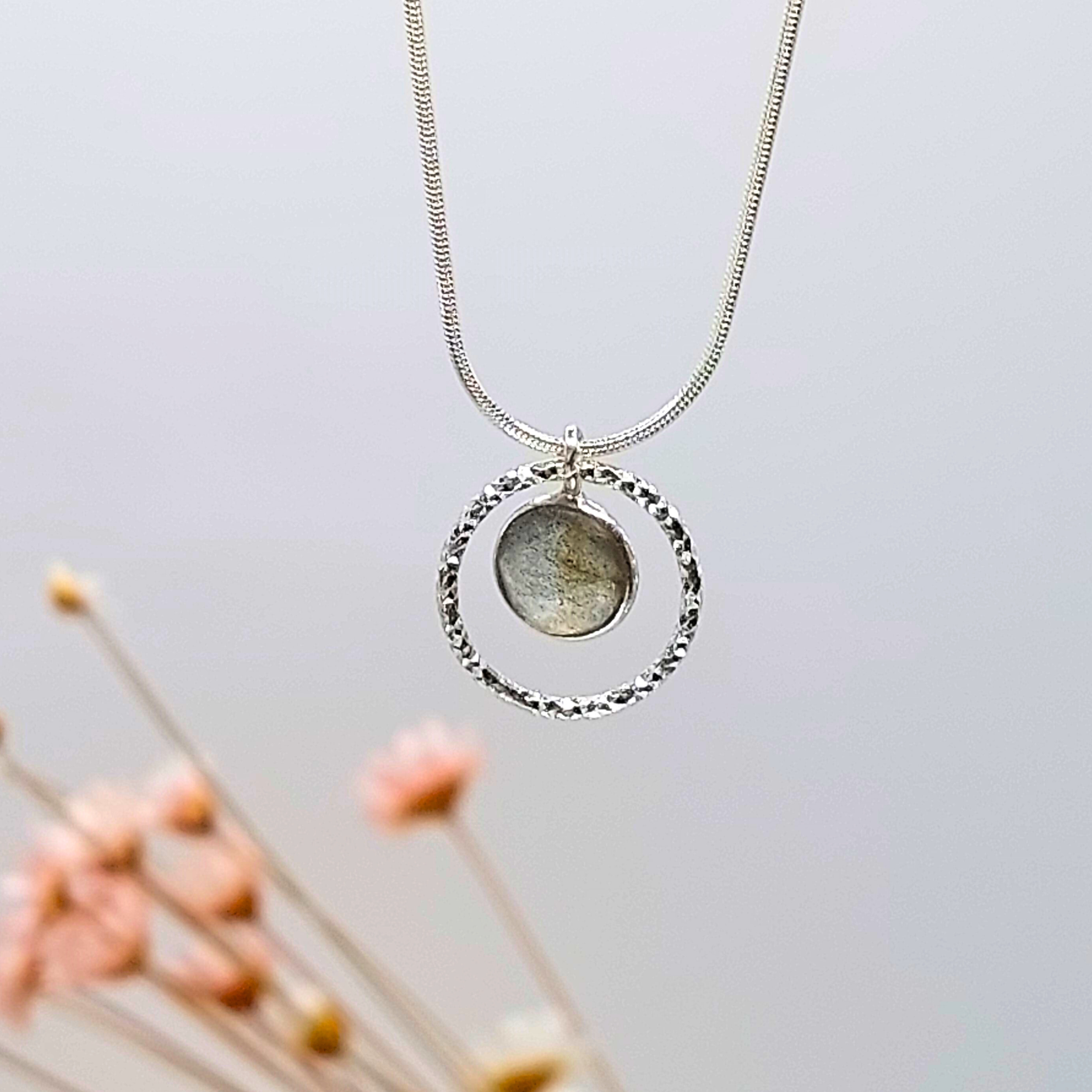 collier-cercle-diamanté-argent-massif-labradorite-l-insolente-bijoux