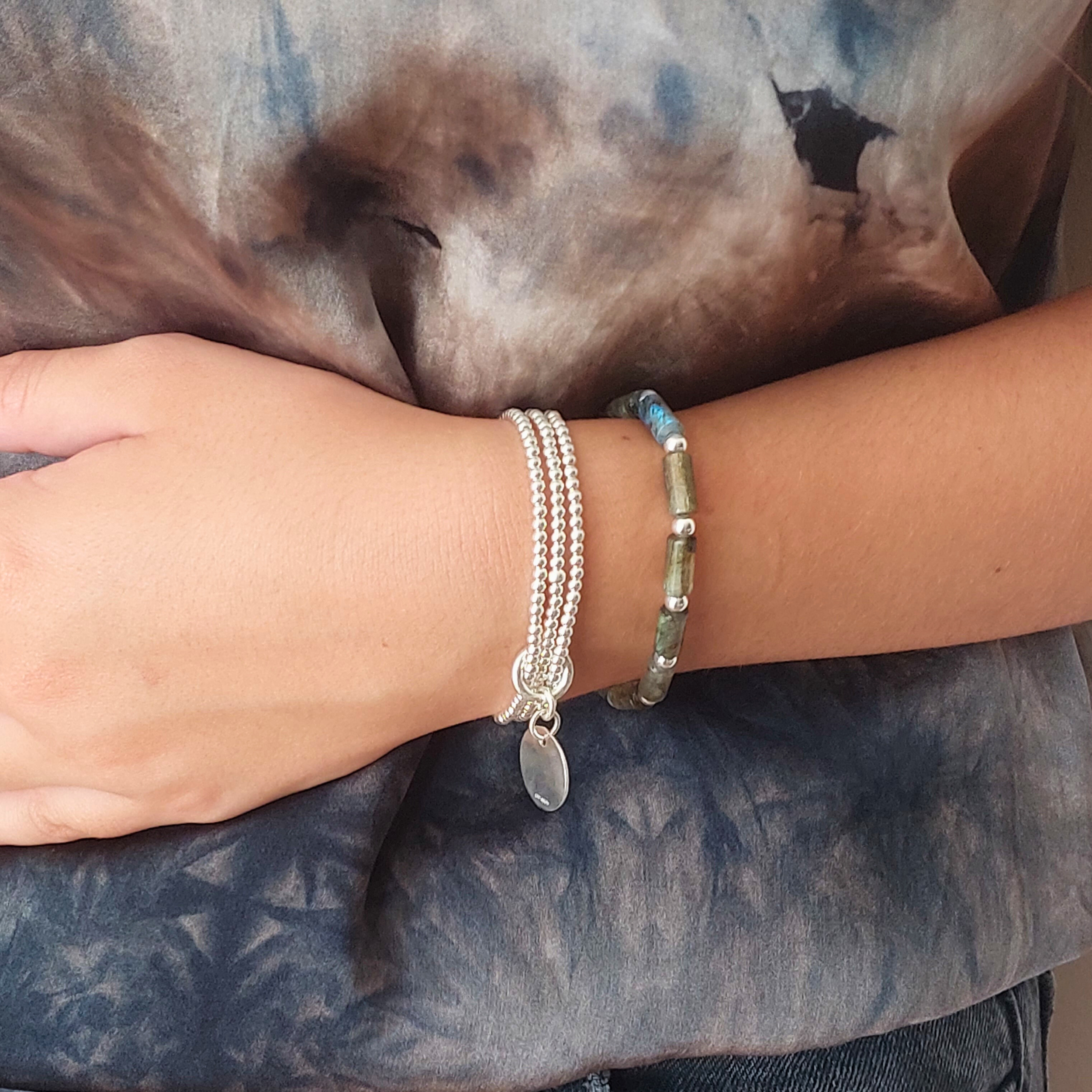bracelet-elastique-argent-massif-perles-tube-l-insolente-bijoux-labradorite-ornella