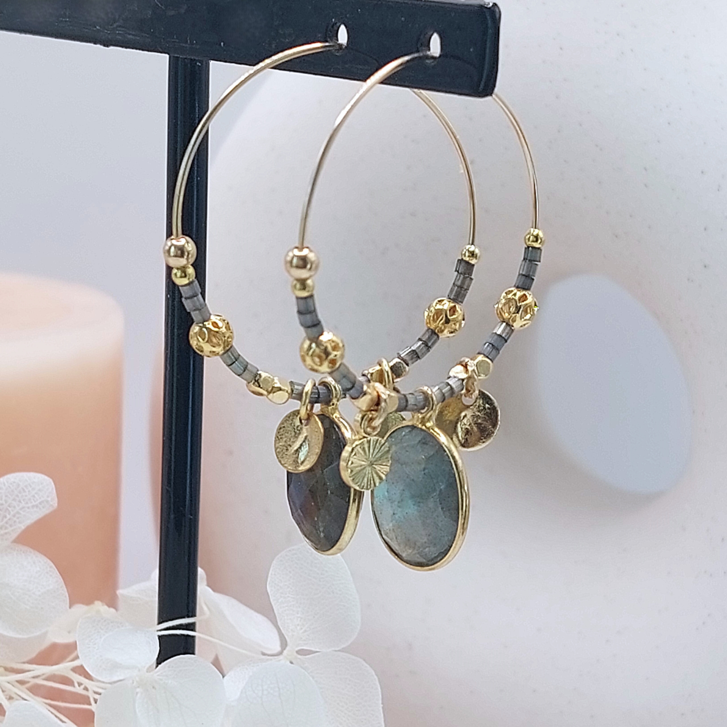 boucles-d-oreilles-creoles-gold-filled-labradorite-veritable-linsolente-bijoux