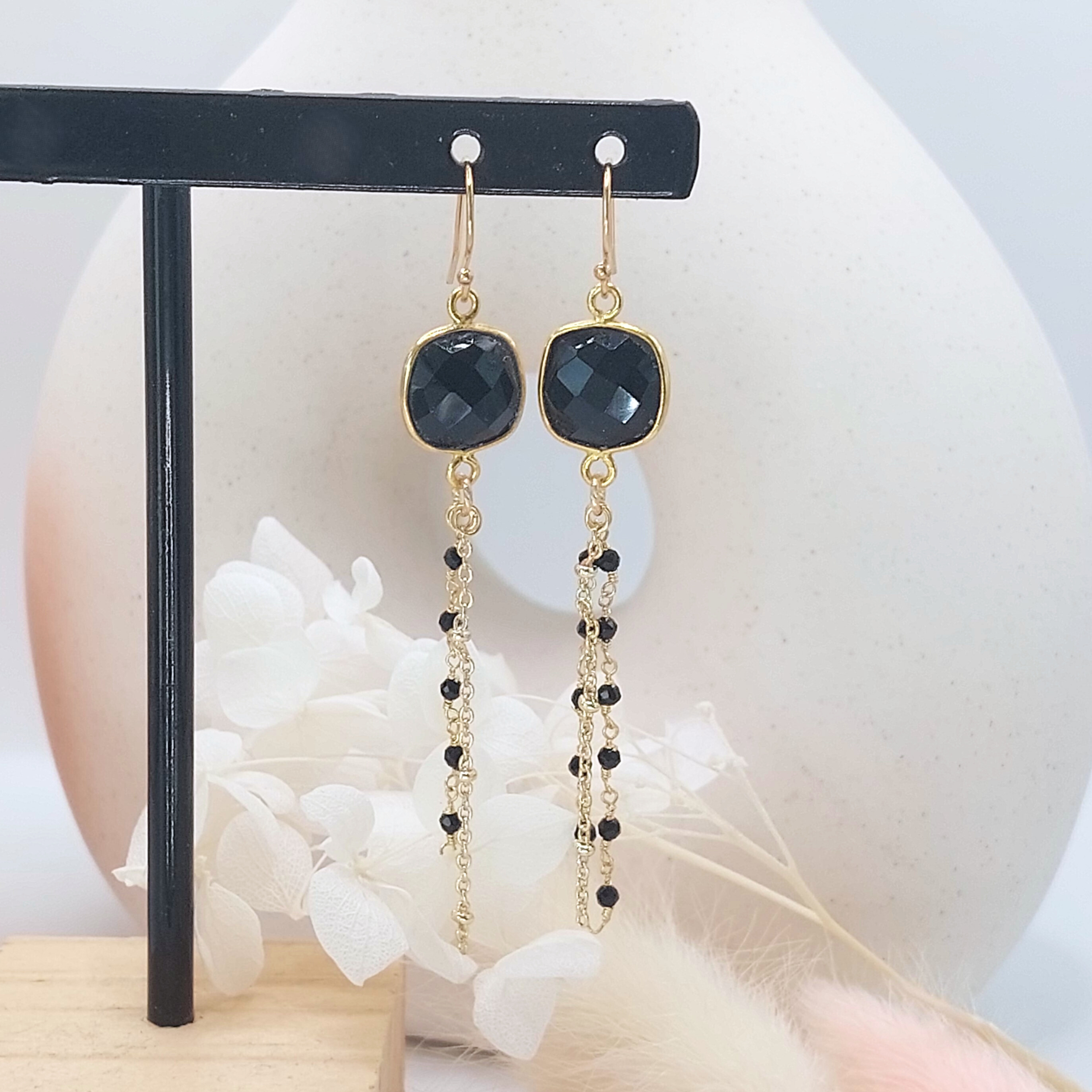 boucles-d-oreilles-gold-filled-pendantes-onyx-noire-chaine-l-insolente-bijoux