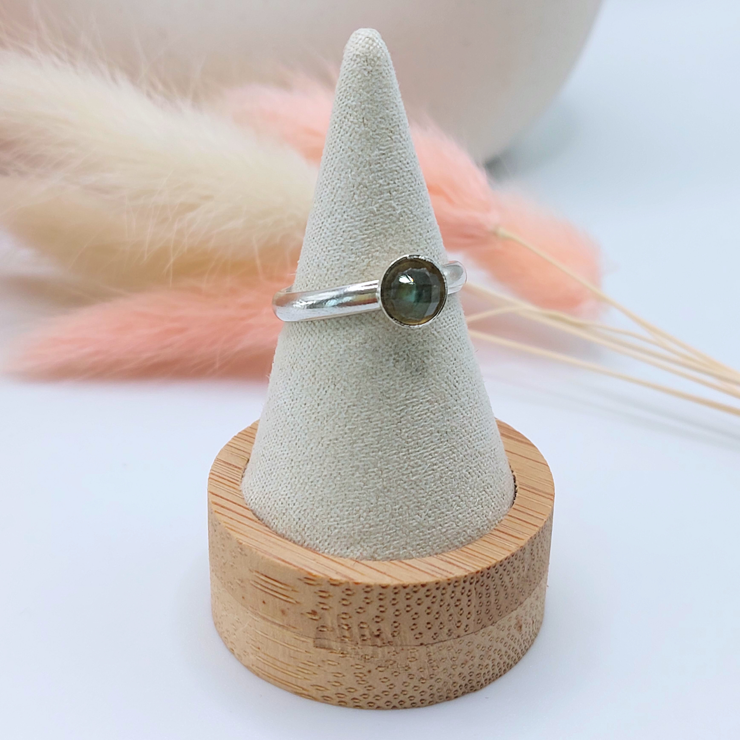 bague-argent-massif-cabochon-labradorite-l-insolente-bijoux