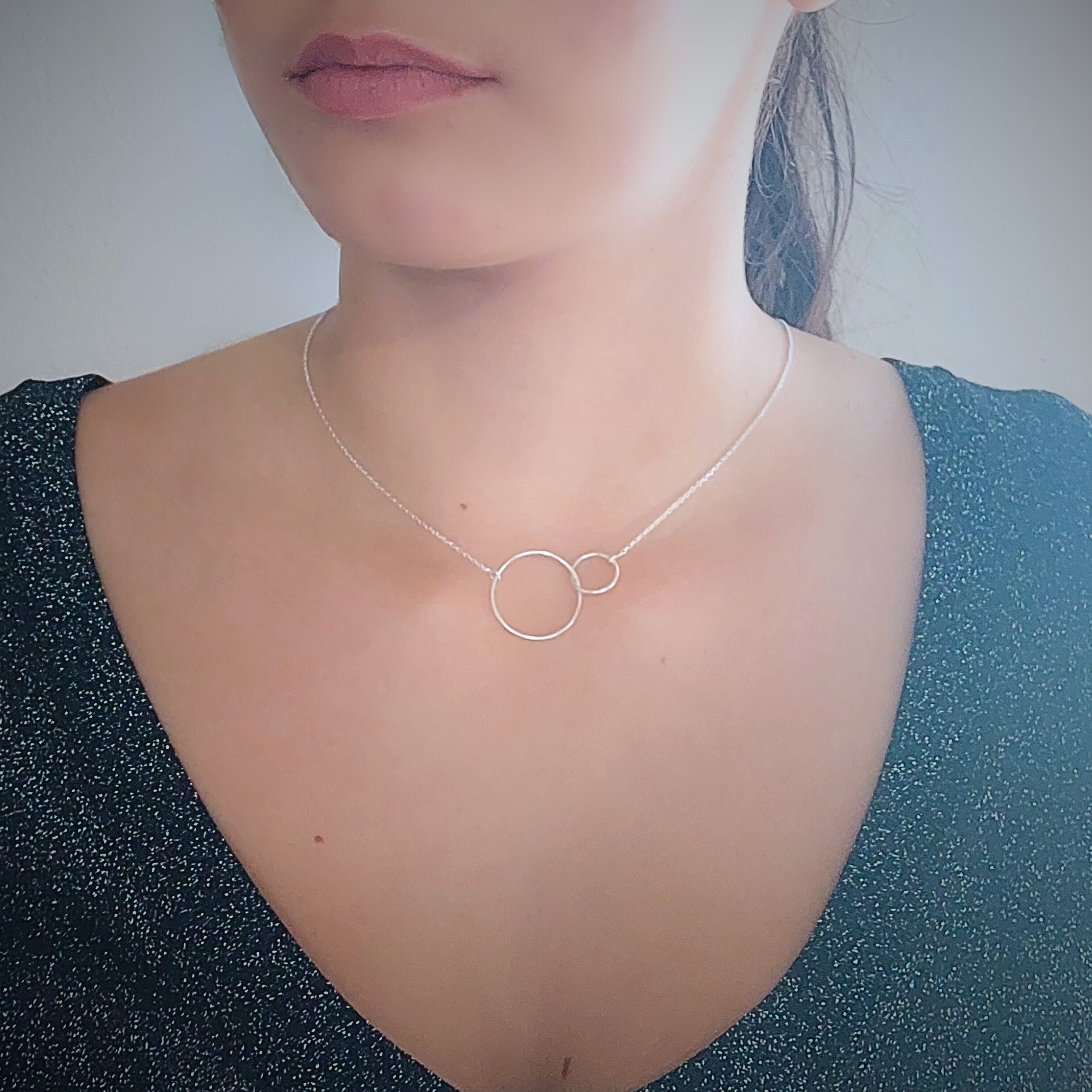 Collier Argent Massif Avec Pendentif Cercles - Bijou Élégant Et Intemporel