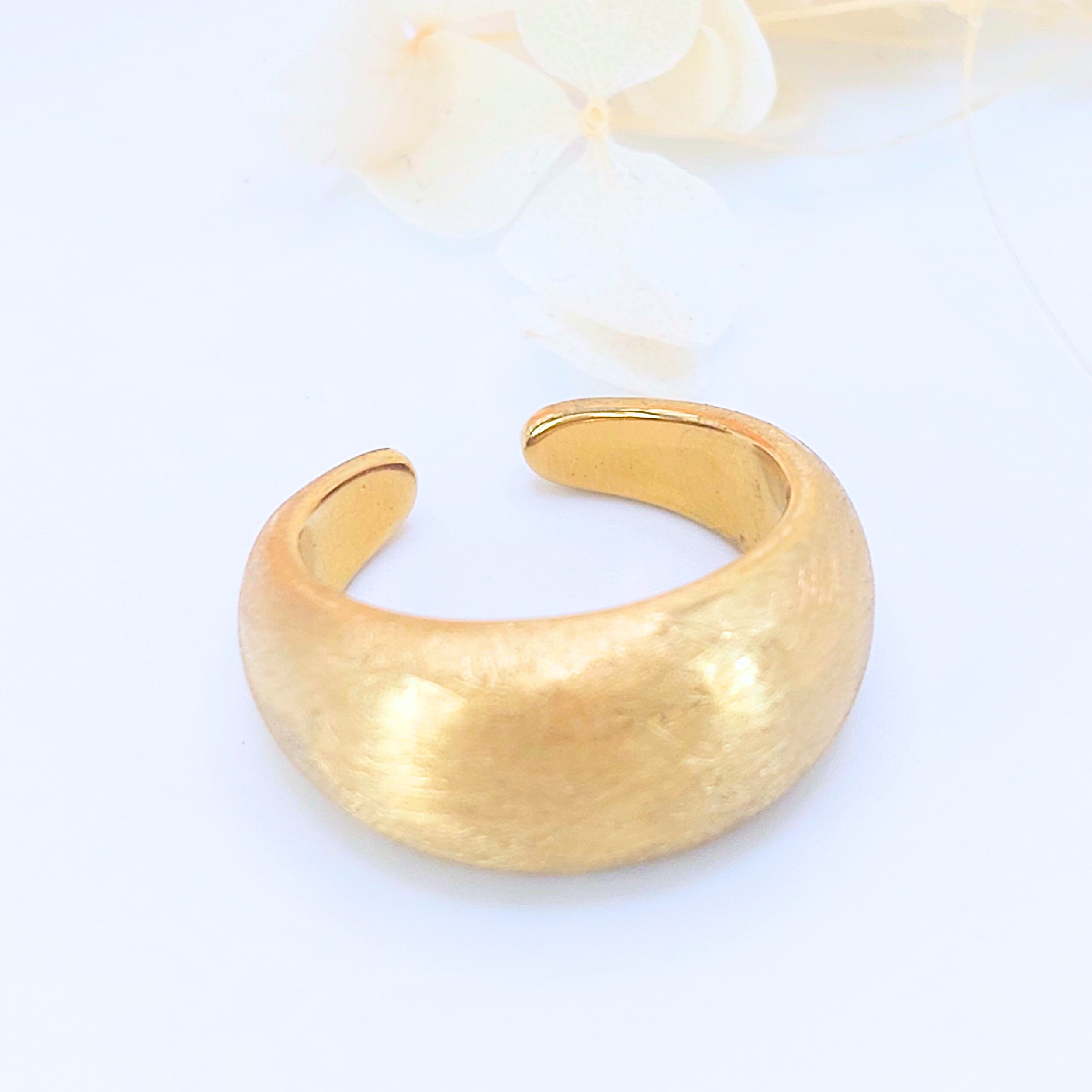 Bague-dorée-bombée-brossée-acier-inoxydable-l-insolente-bijoux