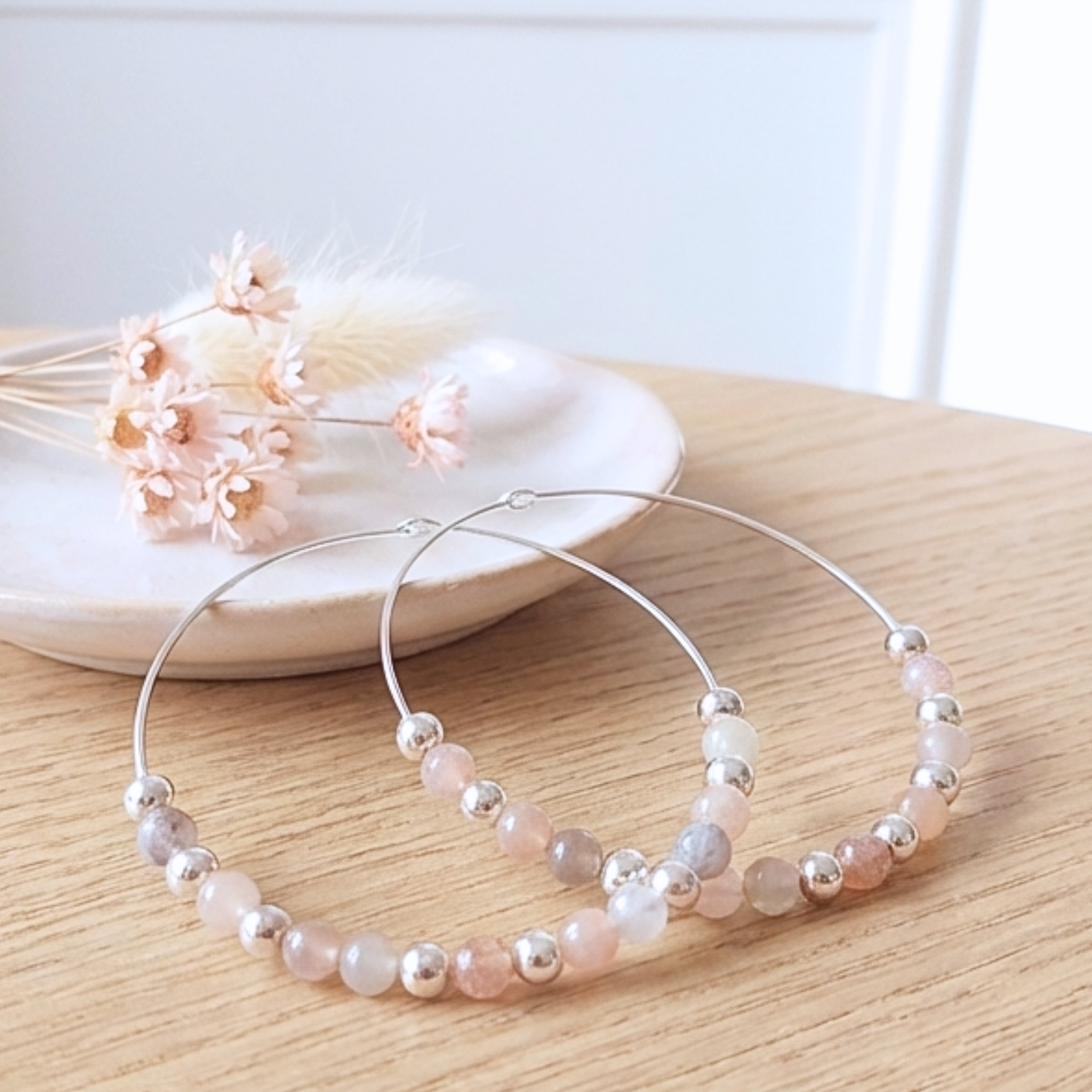 boucles-d-oreilles-creoles-perles-argent-massif-pierre-de-lune-véritable-linsolente-bijoux