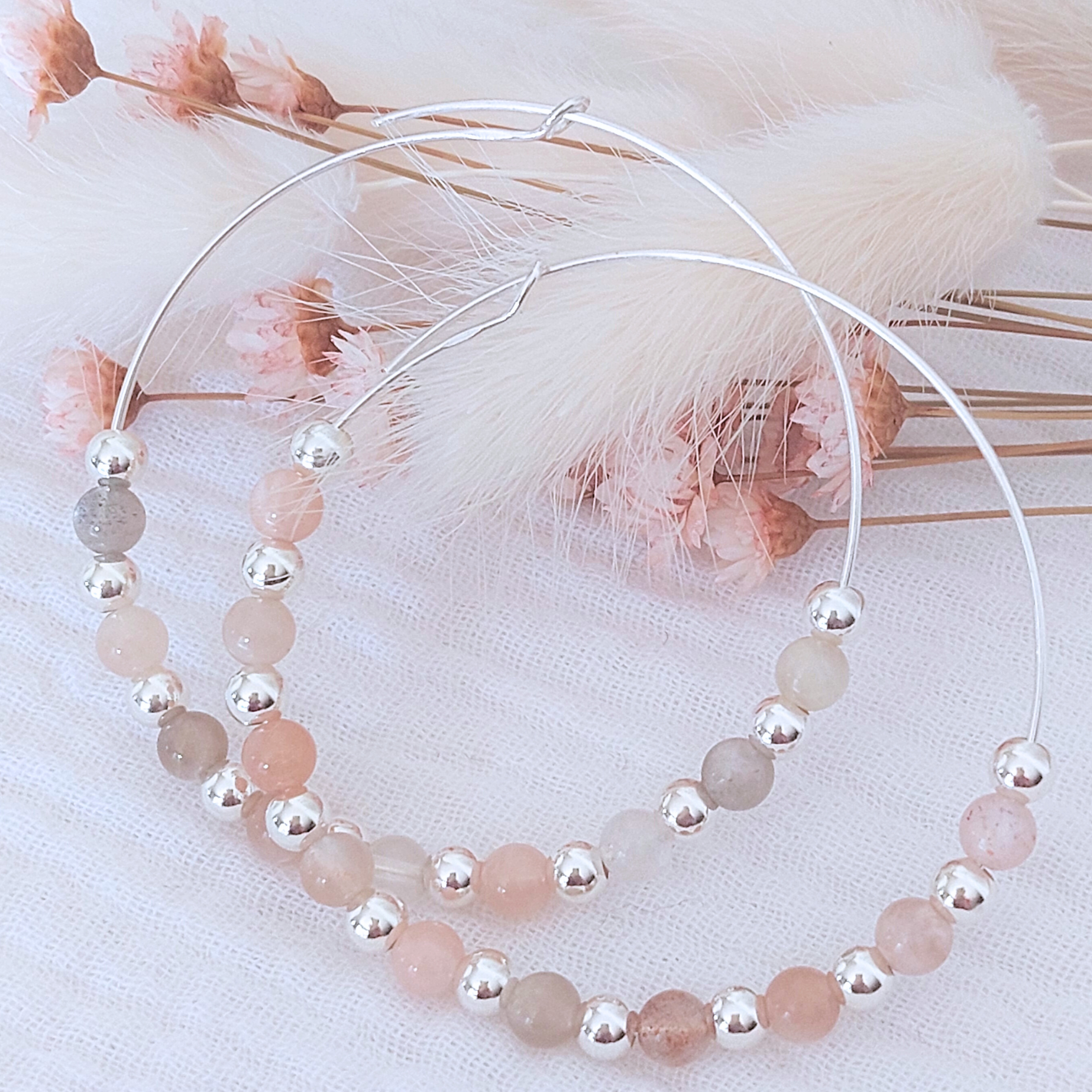 boucles-d-oreilles-creoles-femme-perles-argent-massif-pierre-de-lune-véritable-linsolente-bijoux