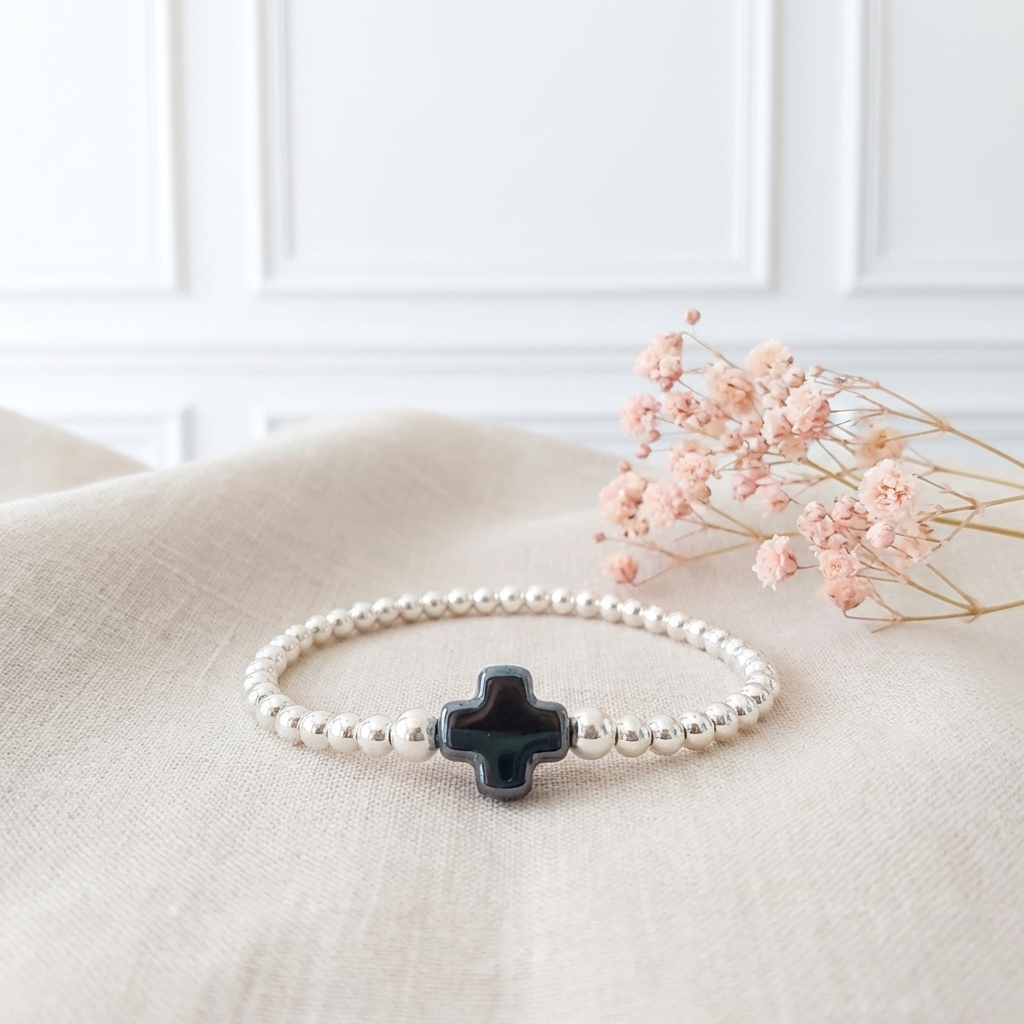 bracelet-perles-argent-massif-925-femme-elastique-croix-ceramique-linsolente-bijoux-janice-dark