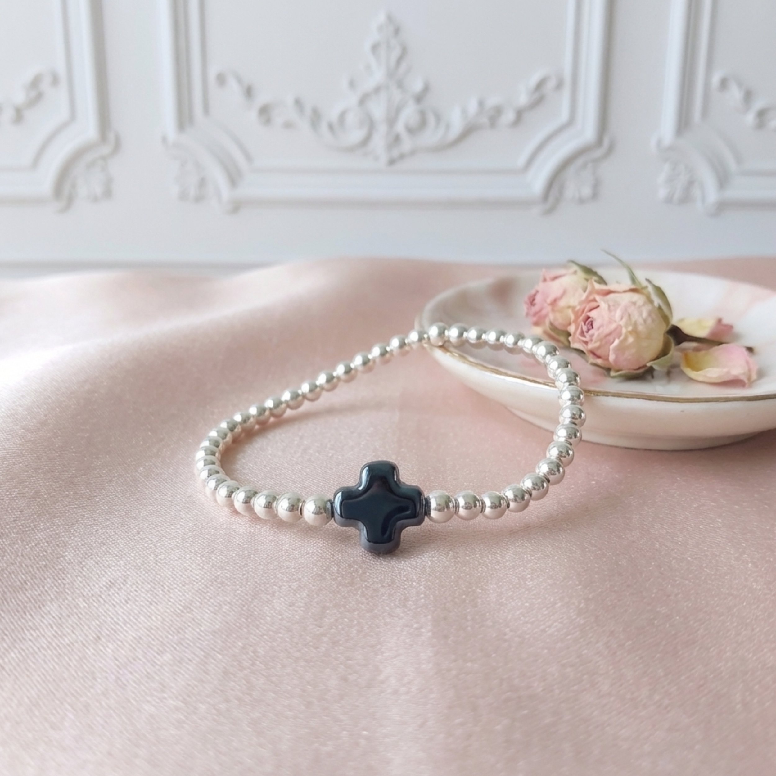bracelet-perles-argent-massif-925-femme-elastique-croix-ceramique-l-insolente-bijoux
