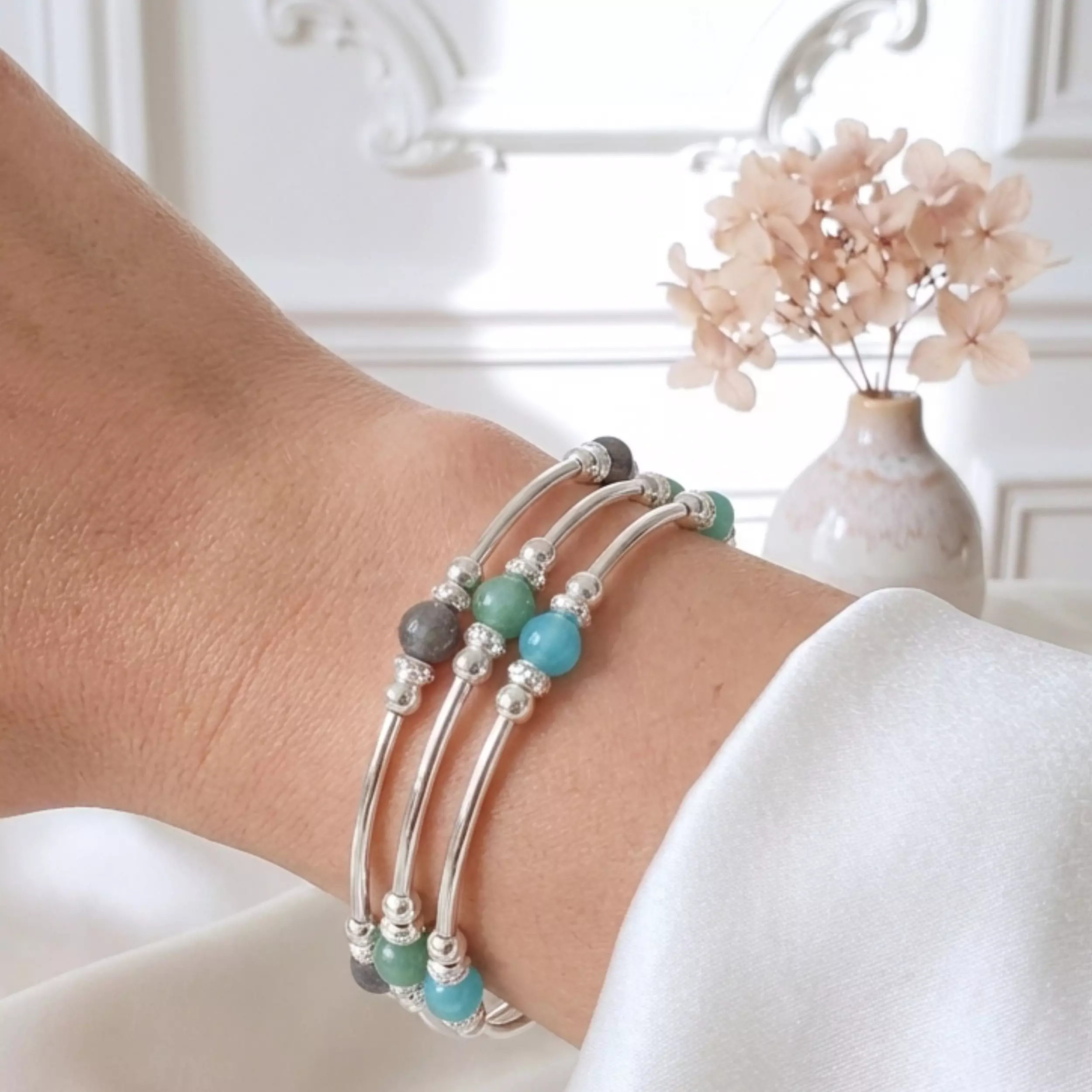 Bracelet jonc élastique pierres naturelles HONORINE argent 925 — L'Insolente Bijoux