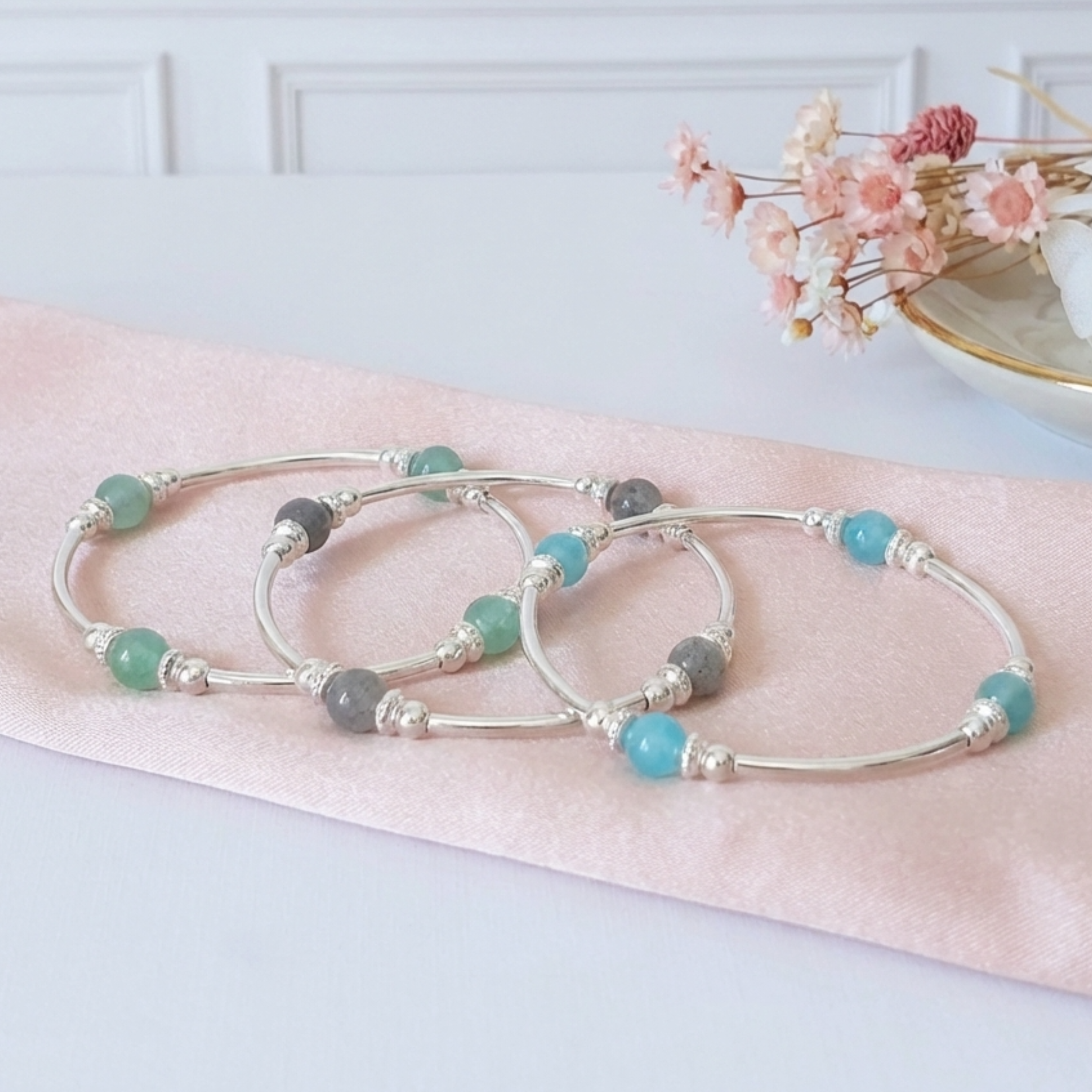 bracelet-argent-massif-925-perles-jonc-perles-naturelles-veritables-elastique-linsolente-bijoux