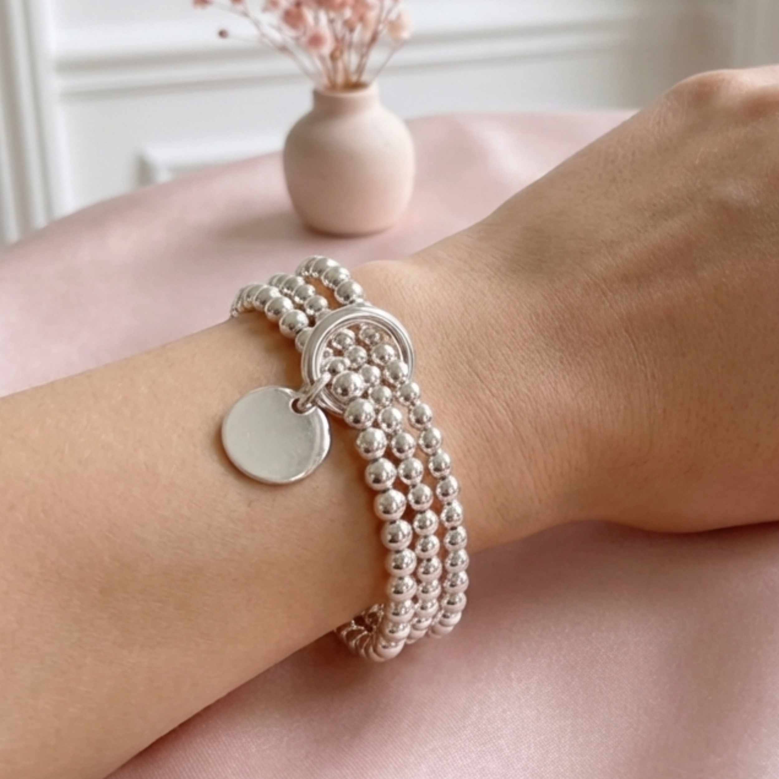 bracelet-perles-argent-925-femme-massif-triple-rangs-medaille-elastique-linsolente-bijoux