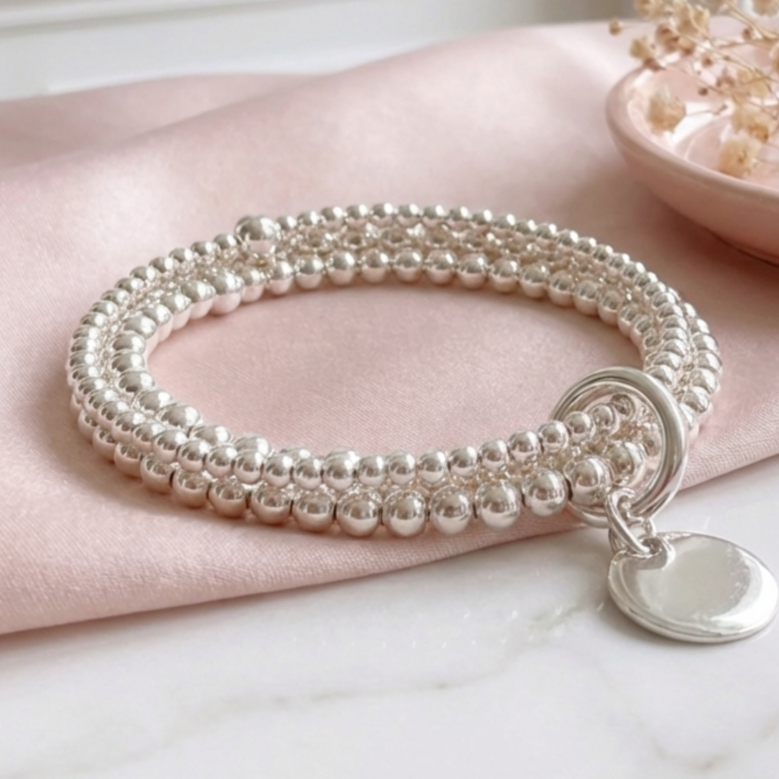 bracelet-argent-925-femme-massif-triple-rangs-perles-medaille-elastique-linsolente-bijoux